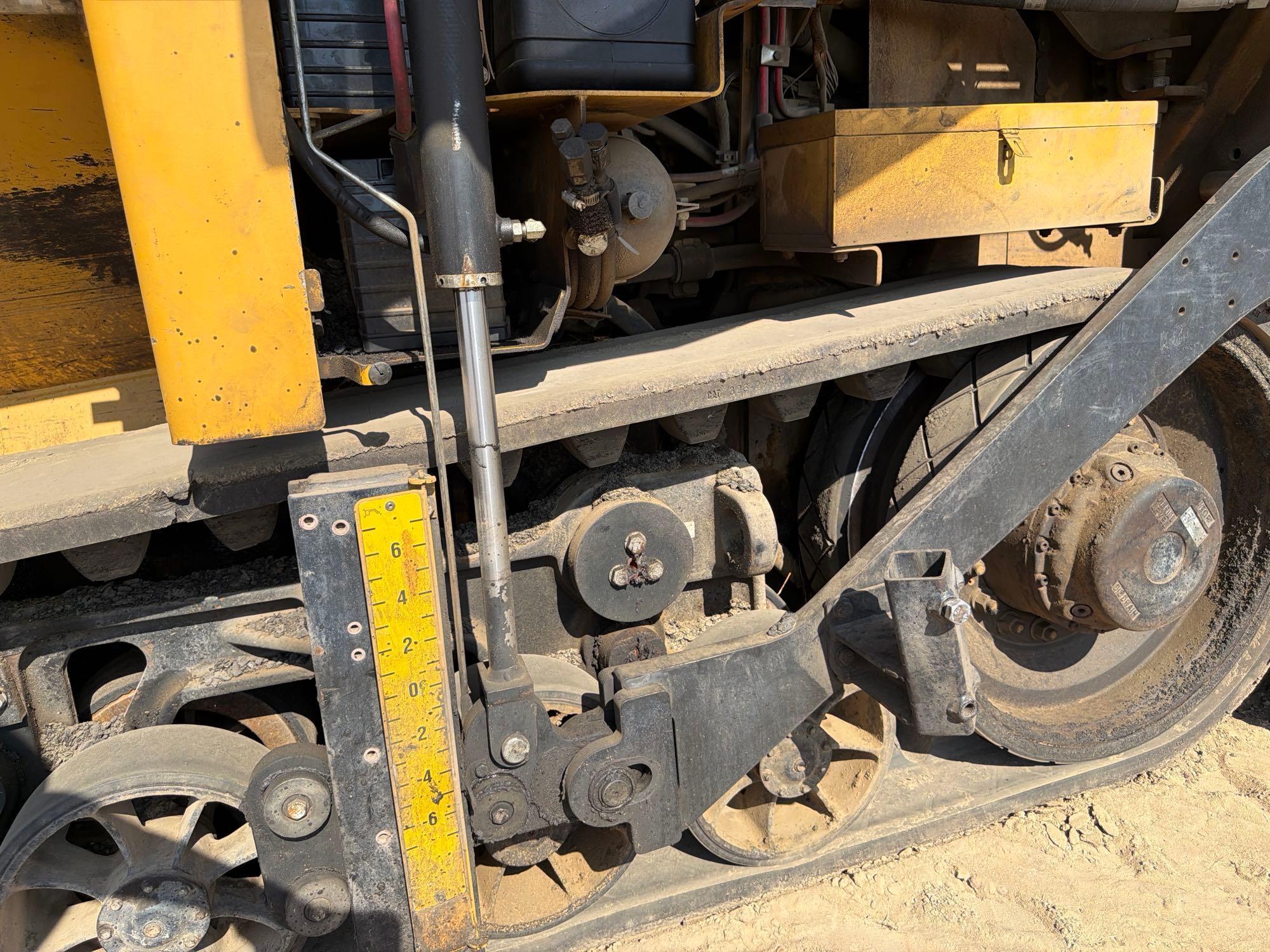 2020 Caterpillar 555