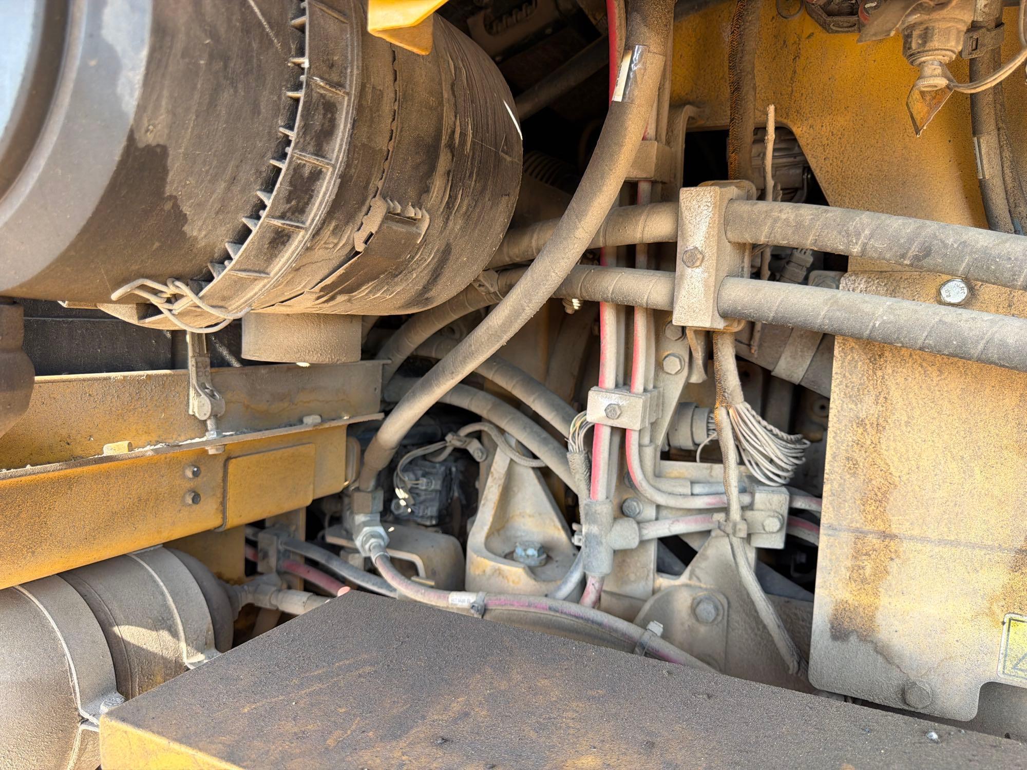 2020 Caterpillar 555