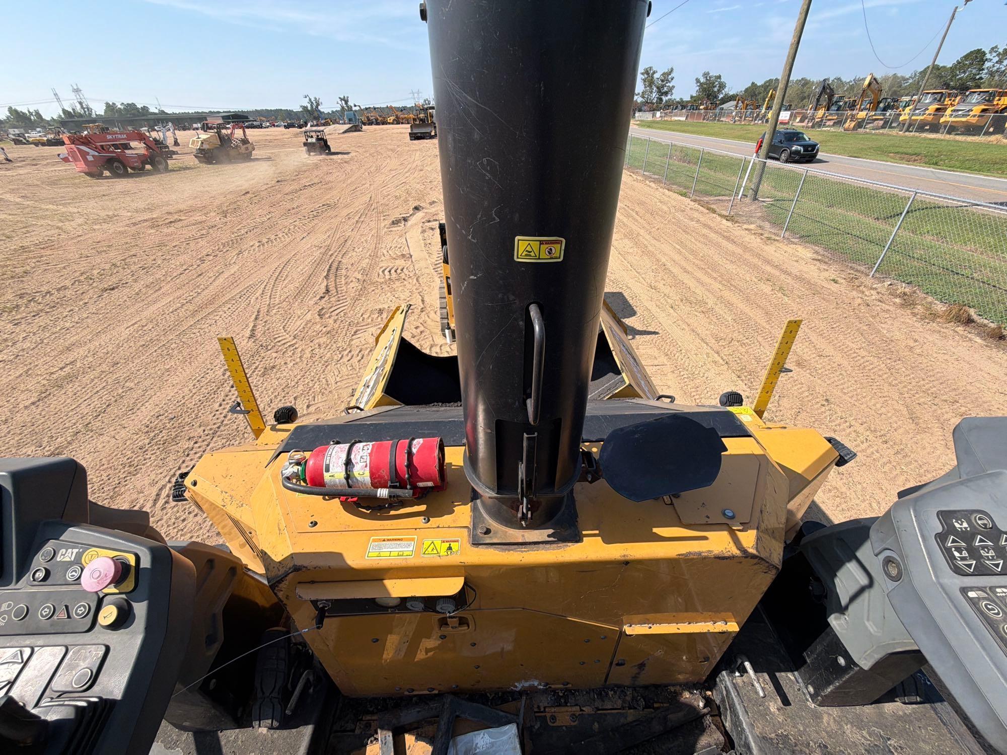 2020 Caterpillar 555