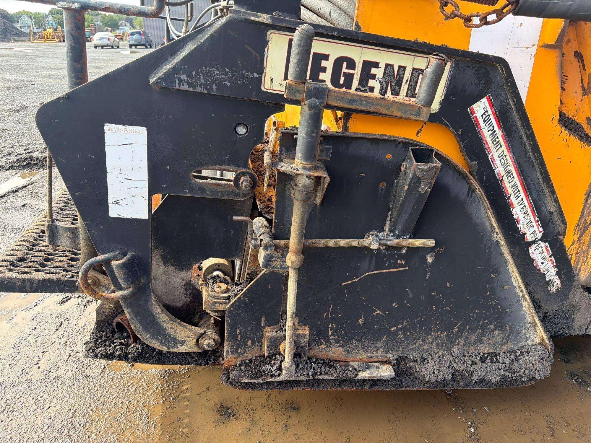 2011 Leeboy 1000F