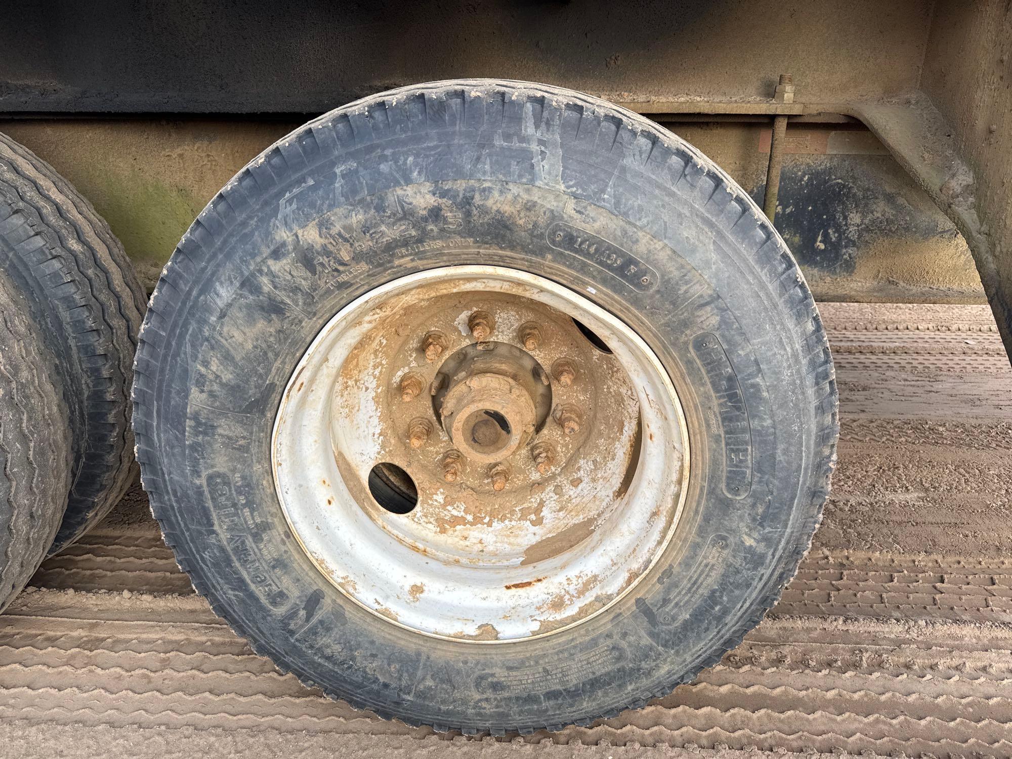 John Deere 437