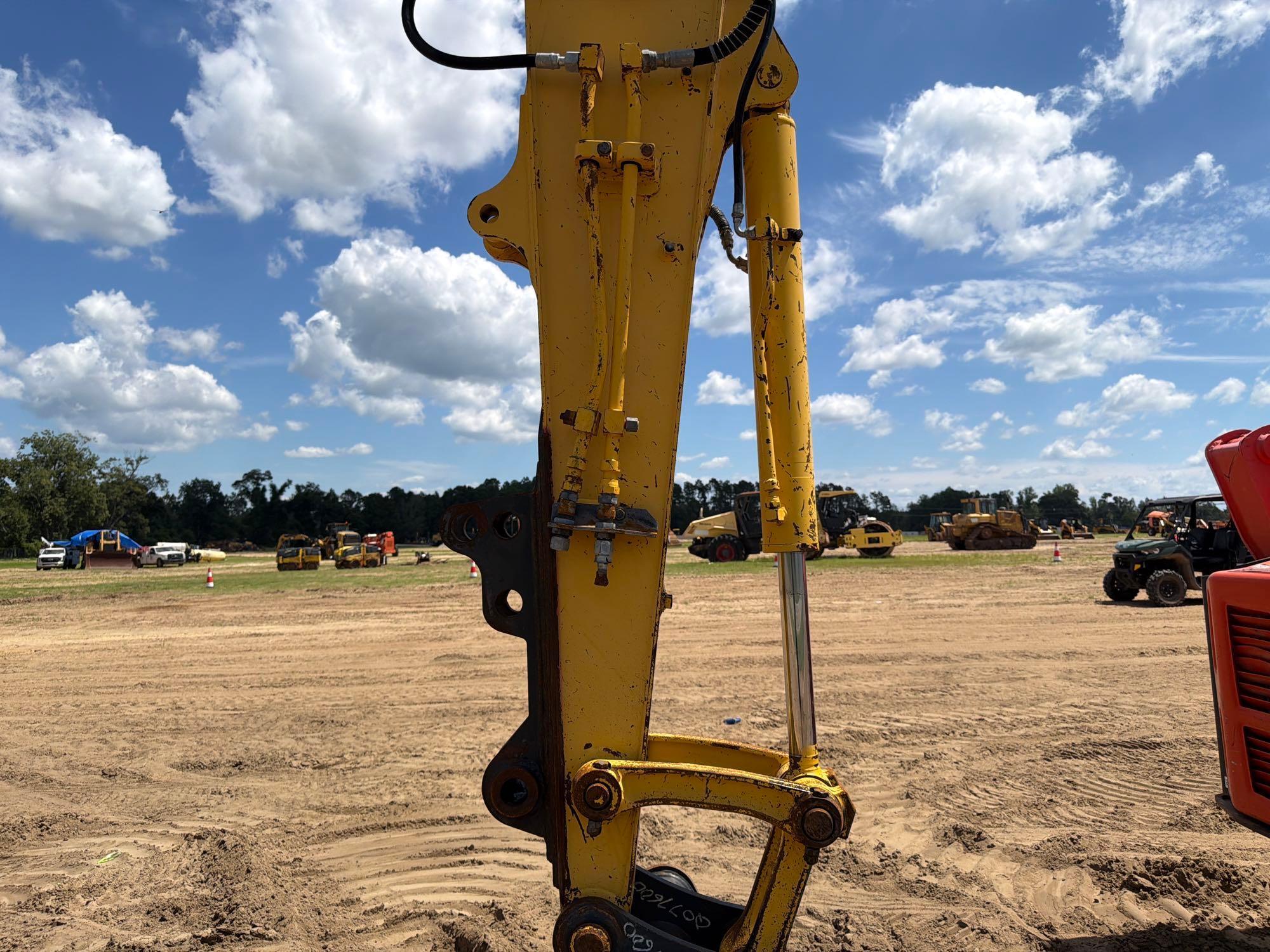 2014 Komatsu PC88MR