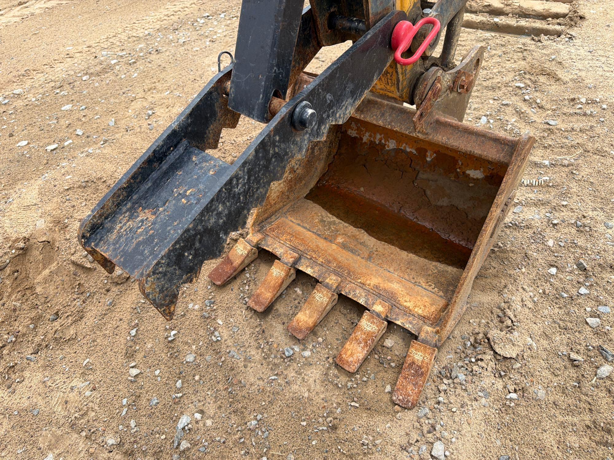 2004 JCB 8032ZTS