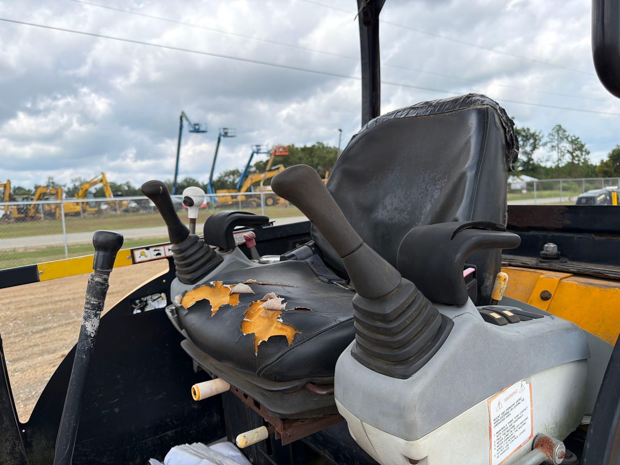 2004 JCB 8032ZTS