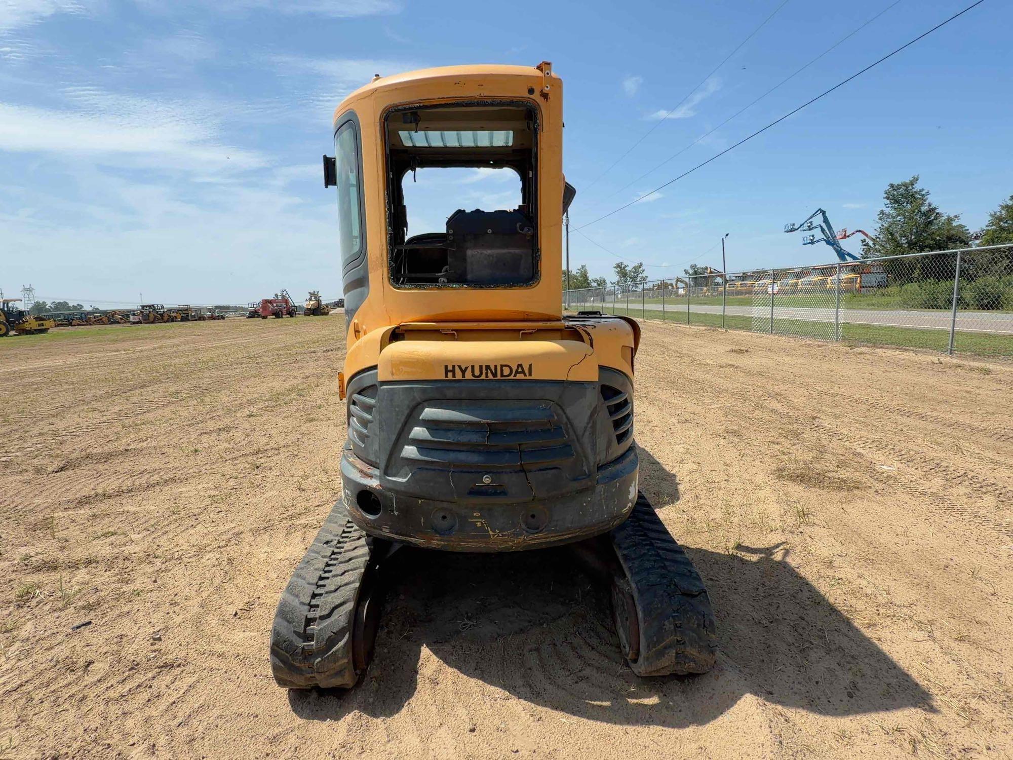 2013 Hyundai 352