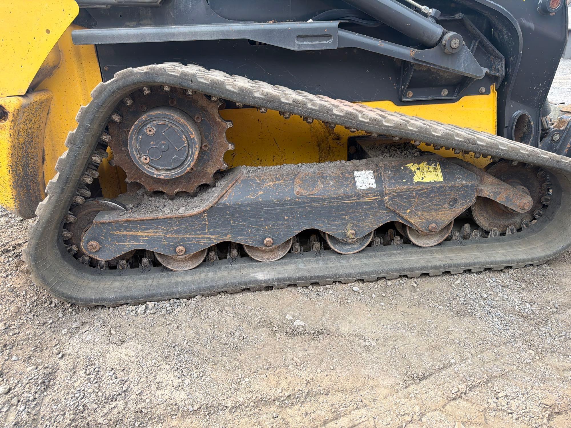 2023 New Holland 345