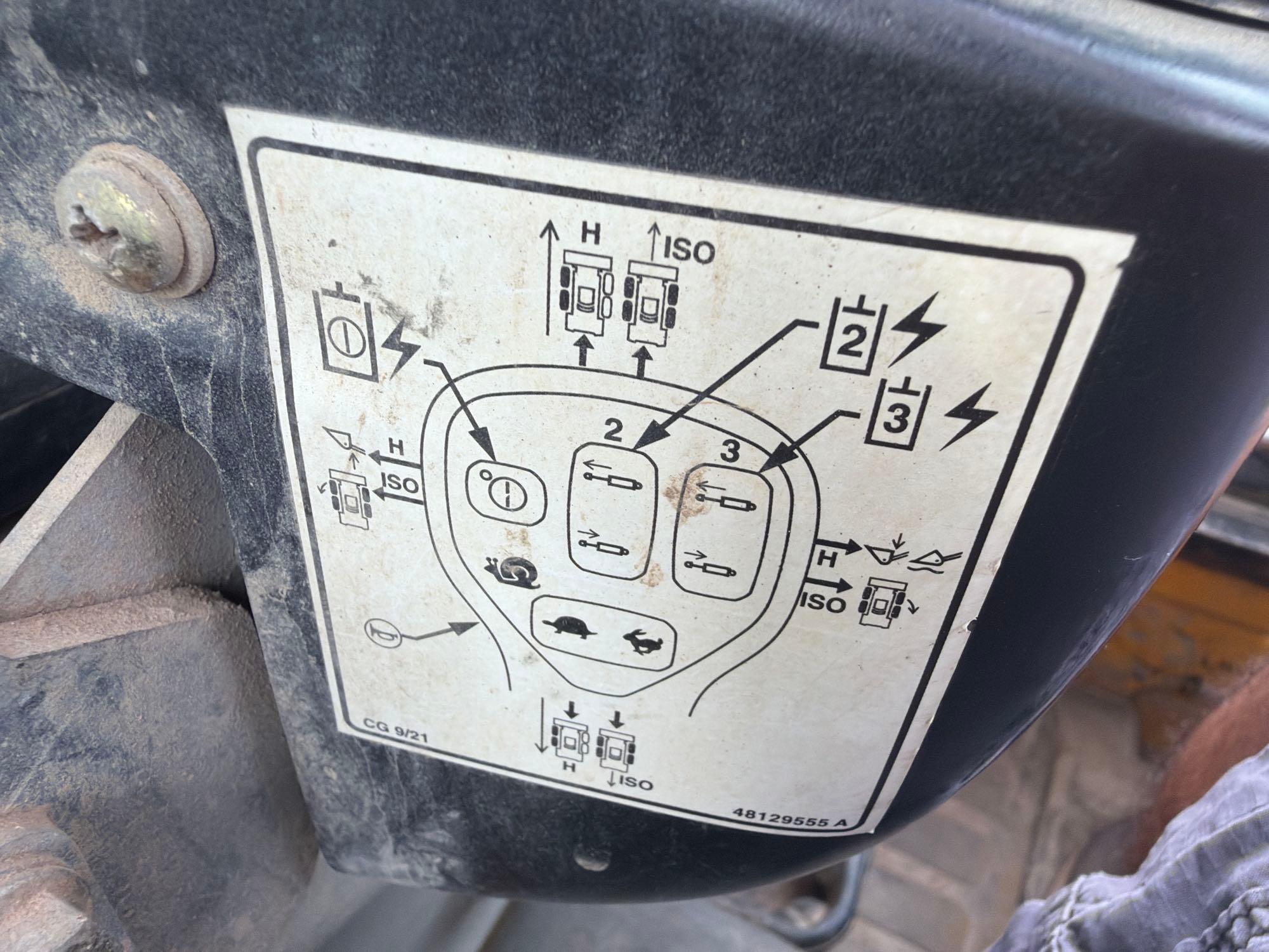 2023 New Holland 345