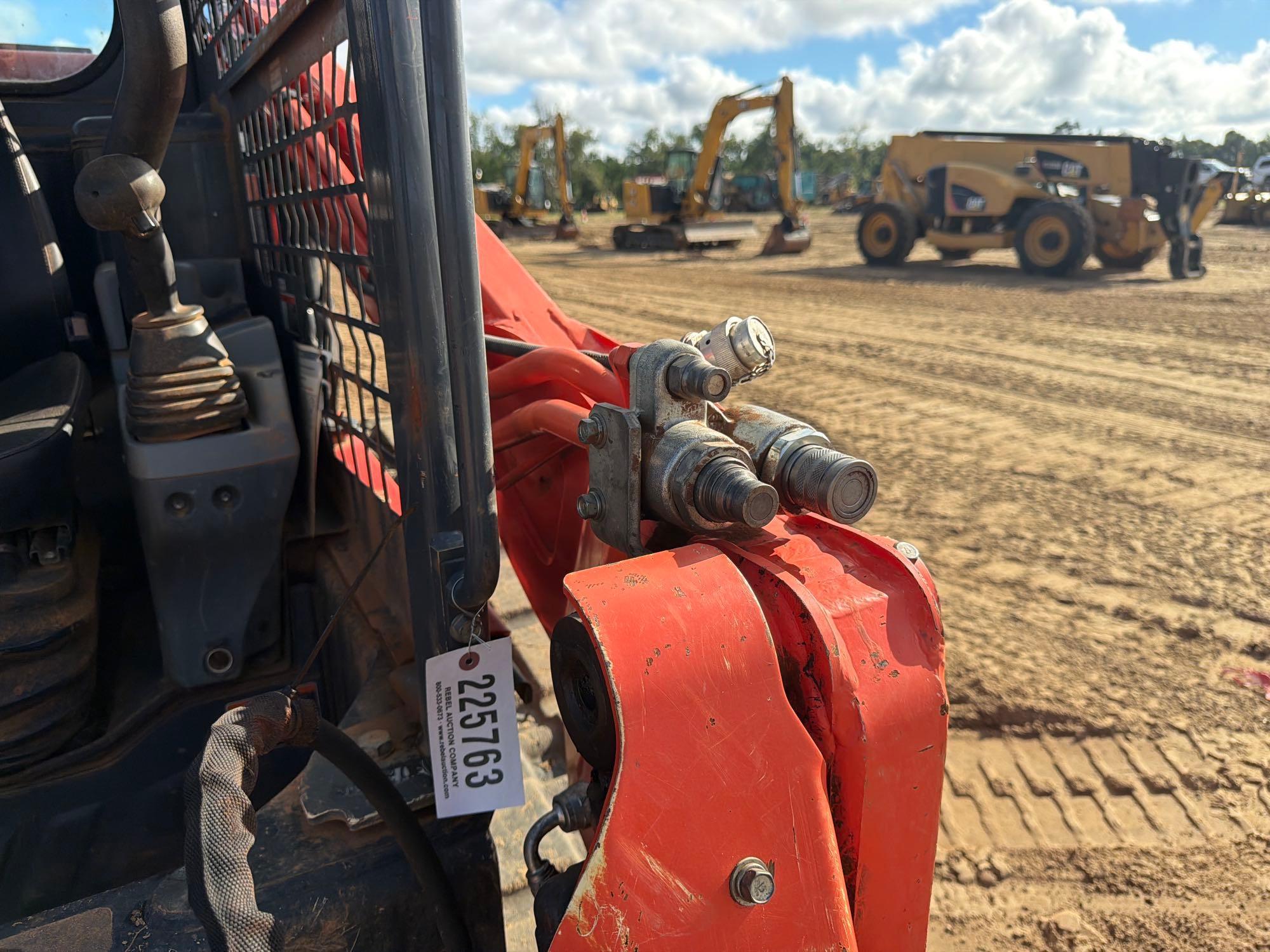 2023 Kubota 752