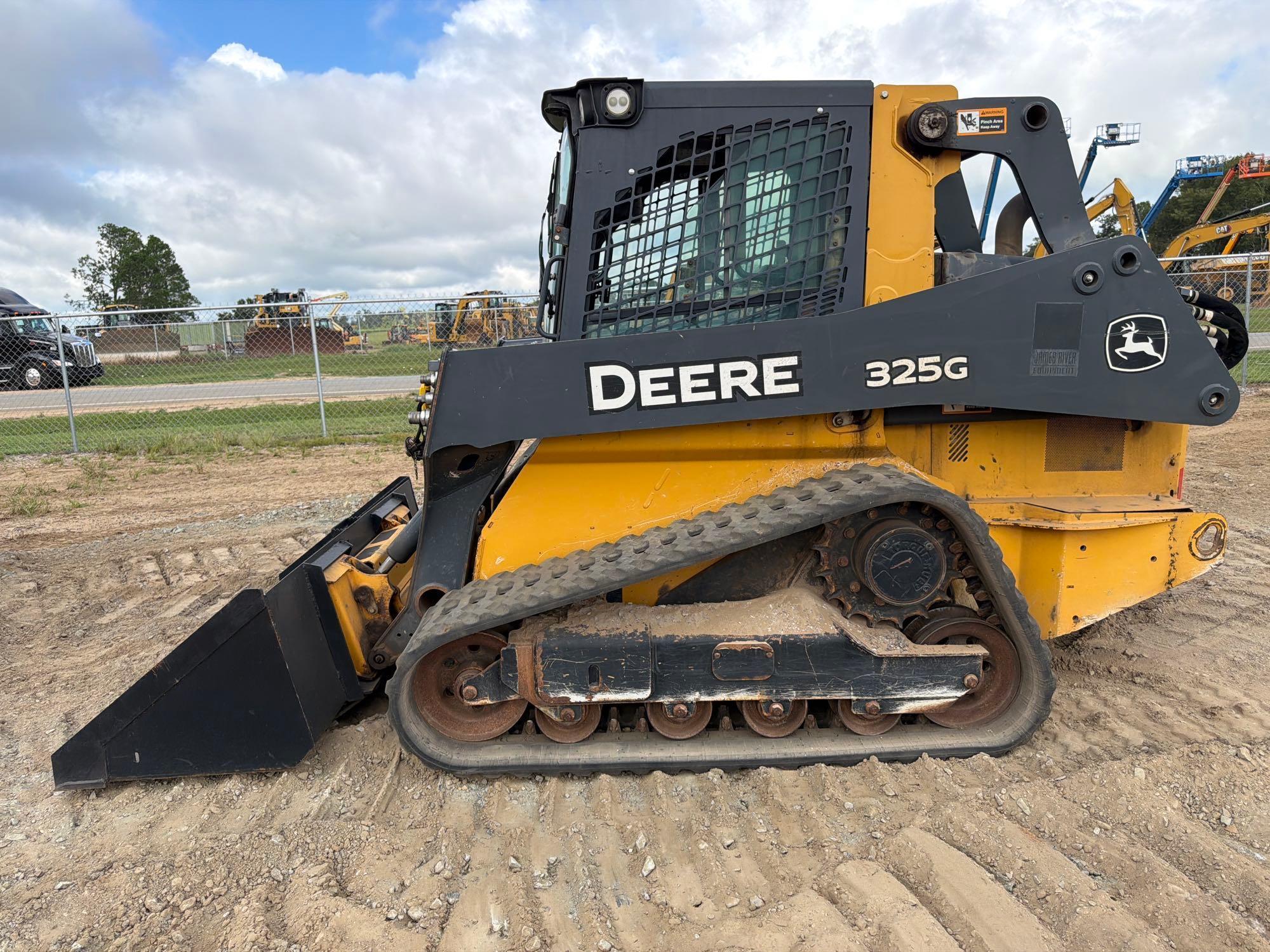Photo of 2019 John Deere 325G