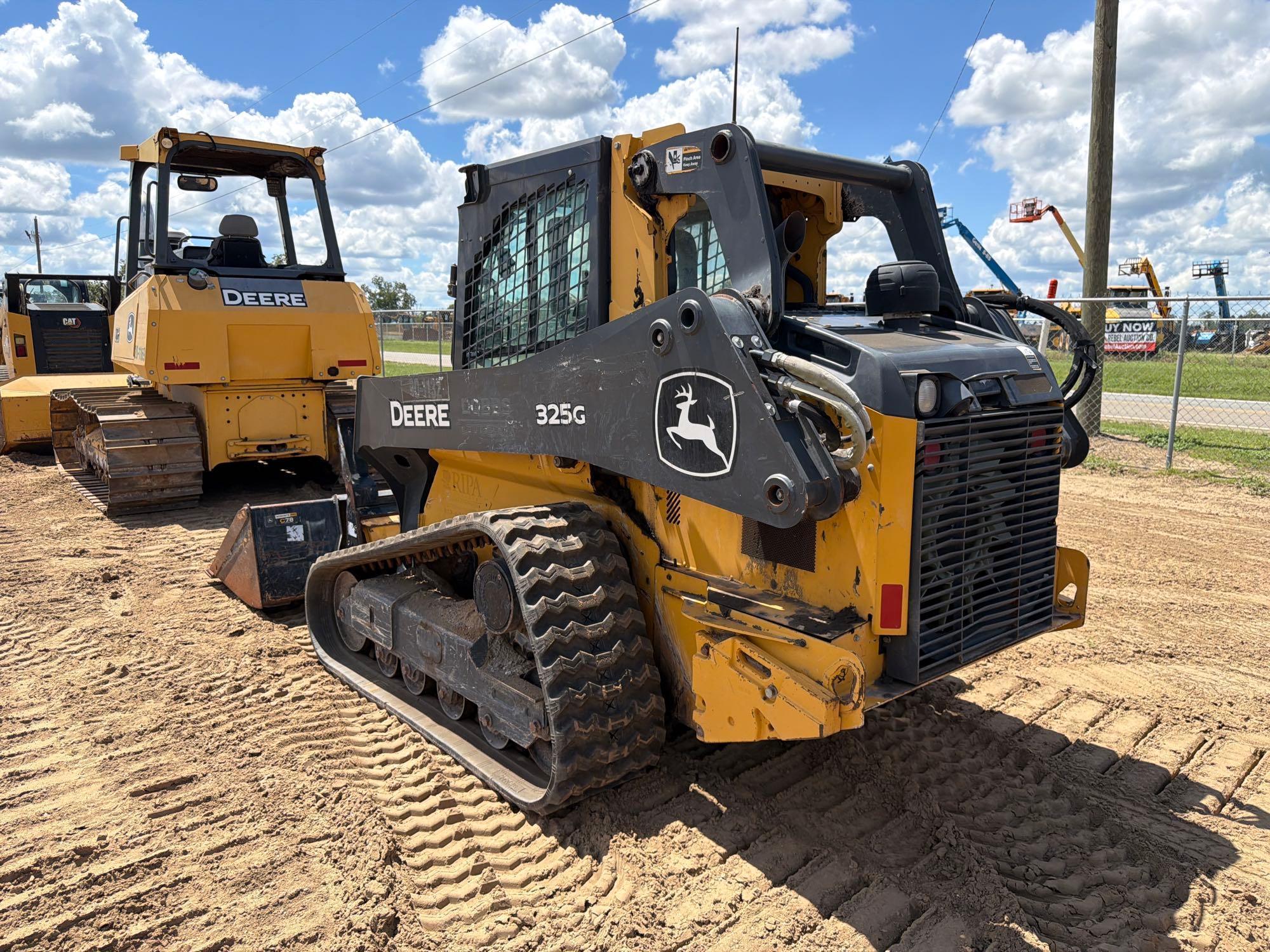 2020 John Deere 325G