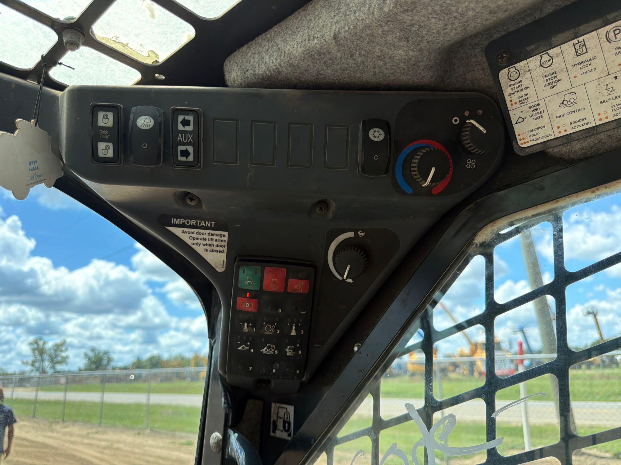 2020 John Deere 325G