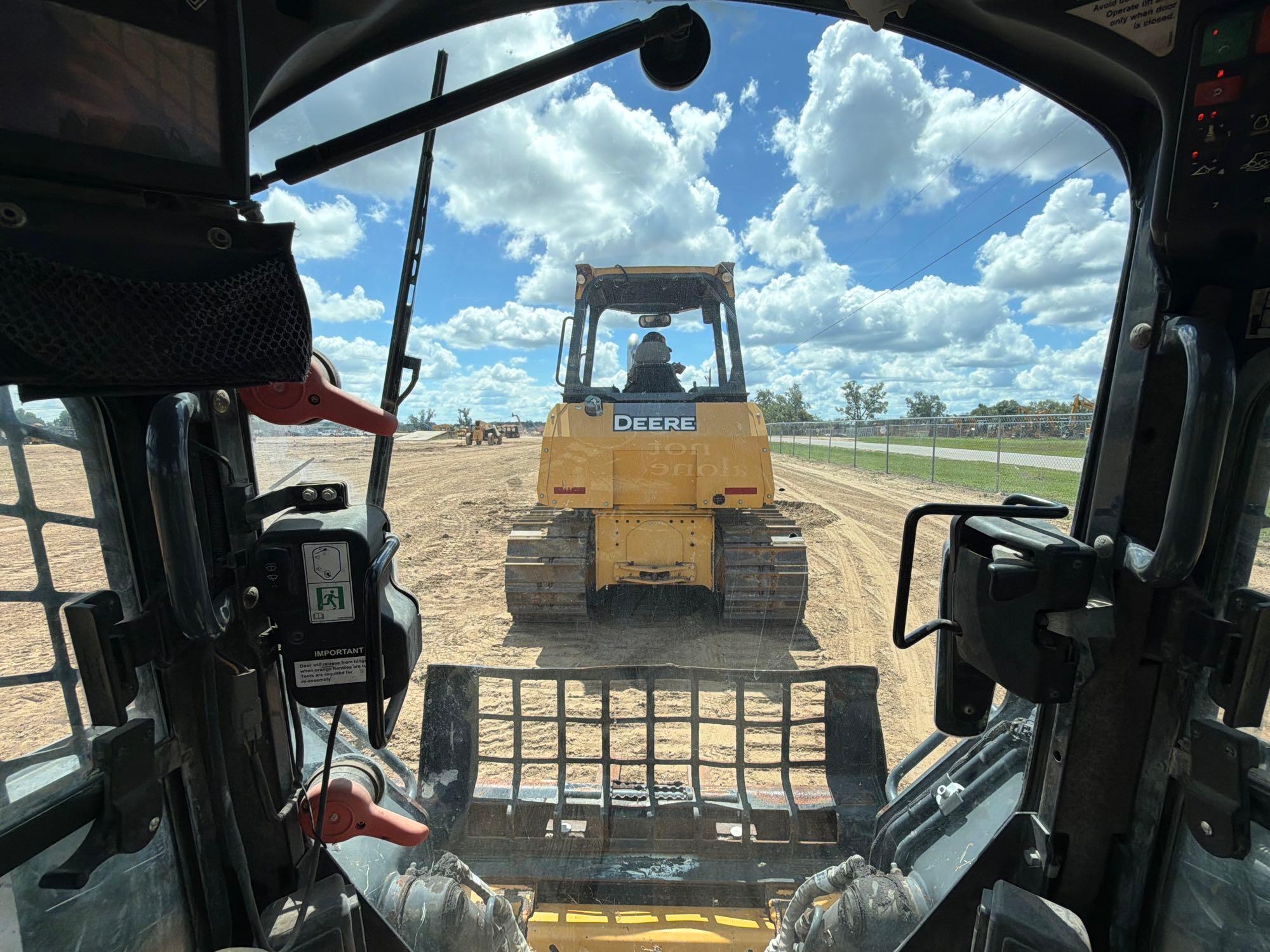 2020 John Deere 325G