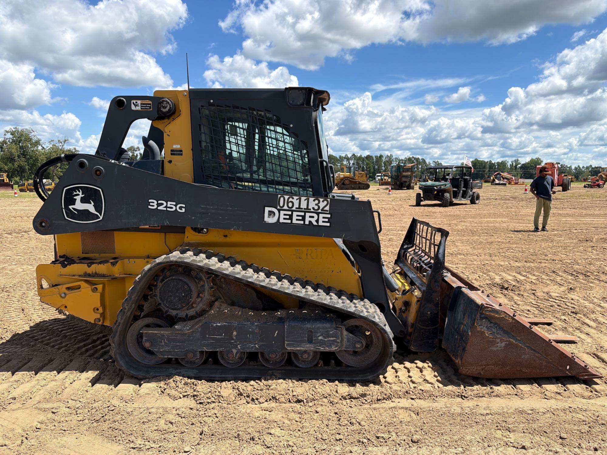 2020 John Deere 325G