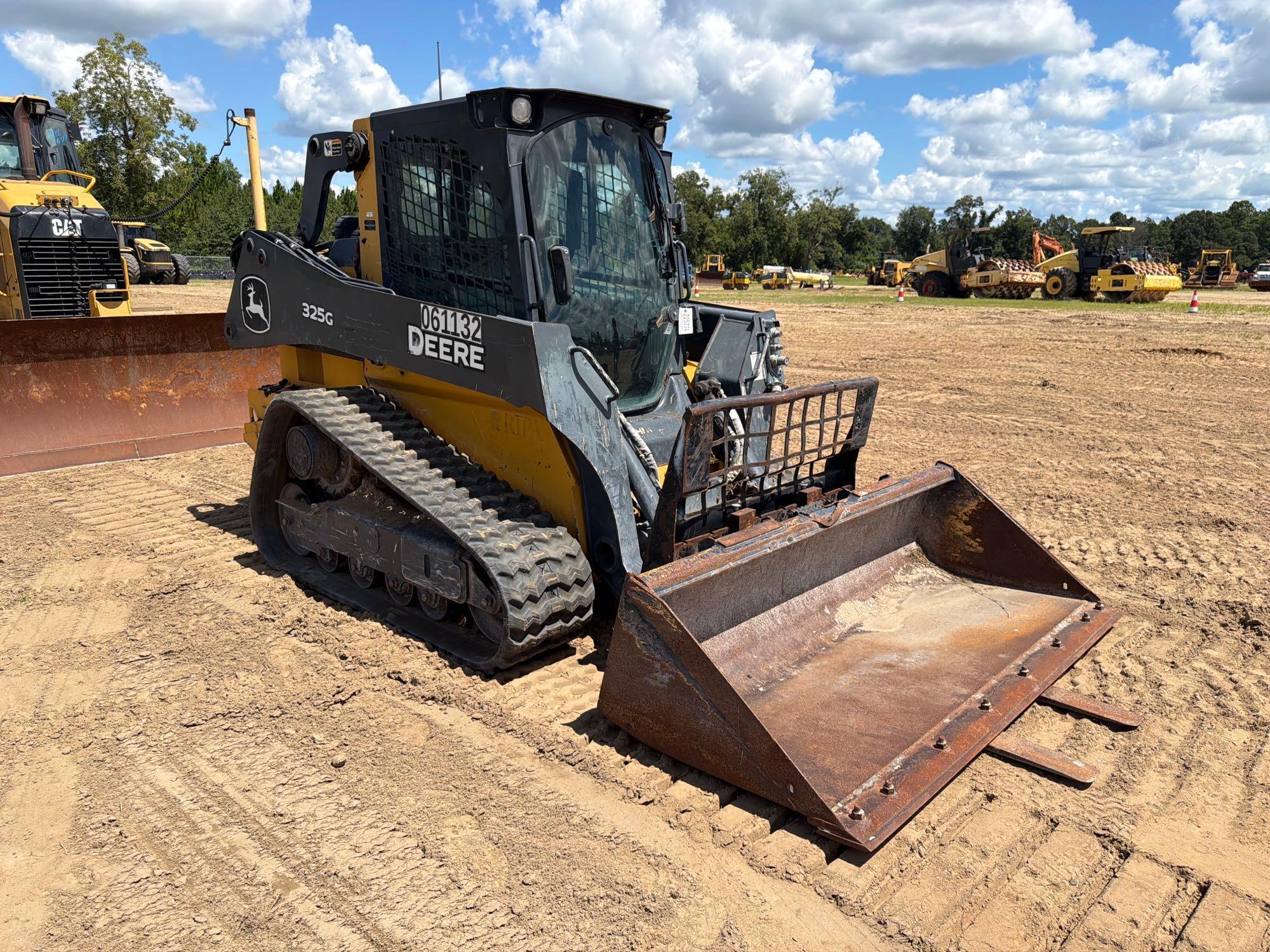 2020 John Deere 325G
