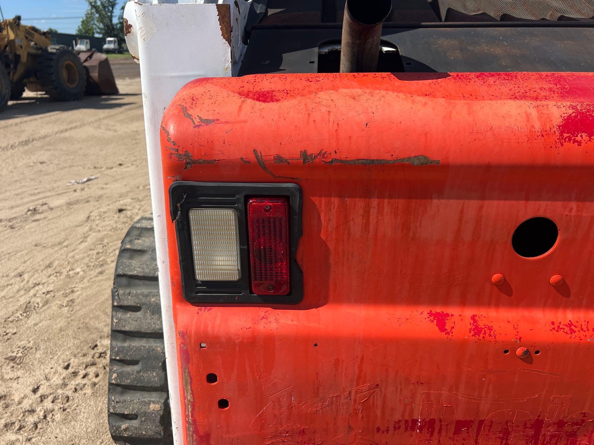 2005 Bobcat T300