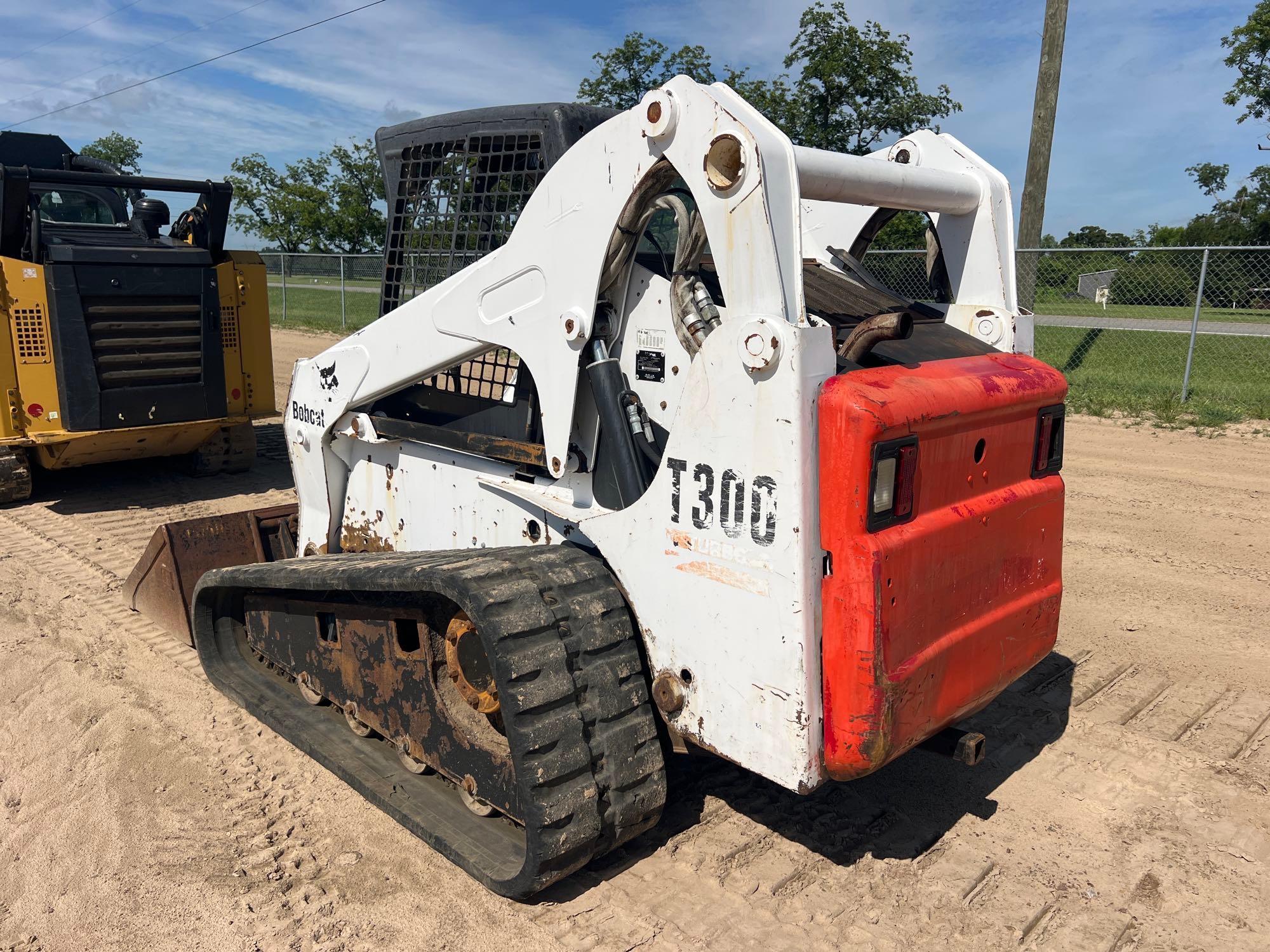2005 Bobcat T300
