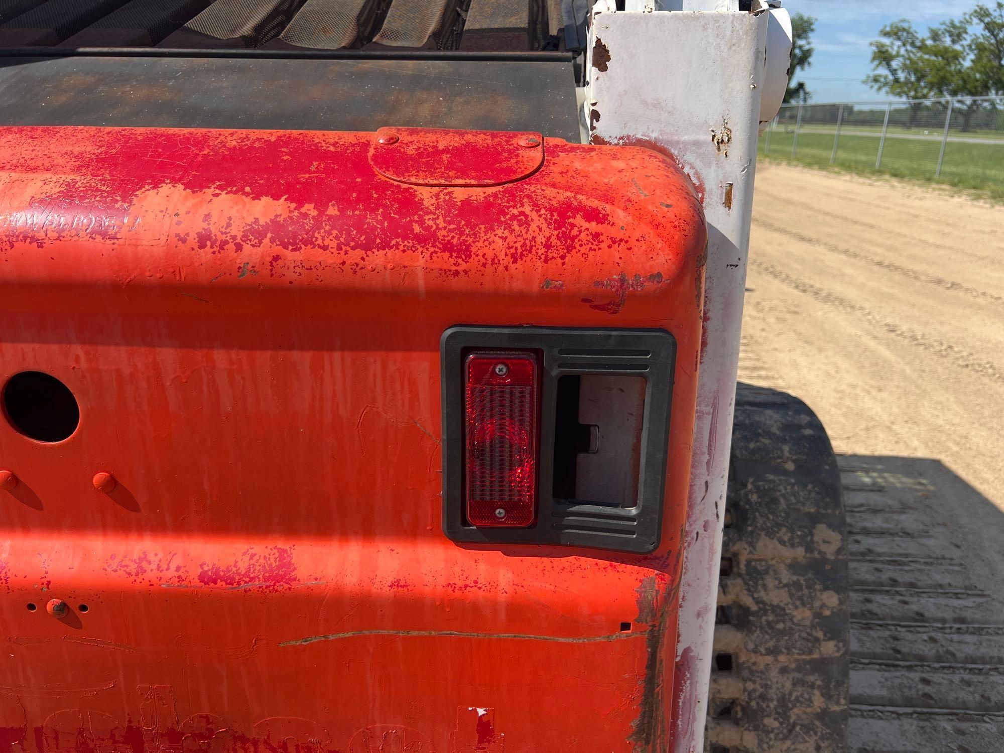 2005 Bobcat T300