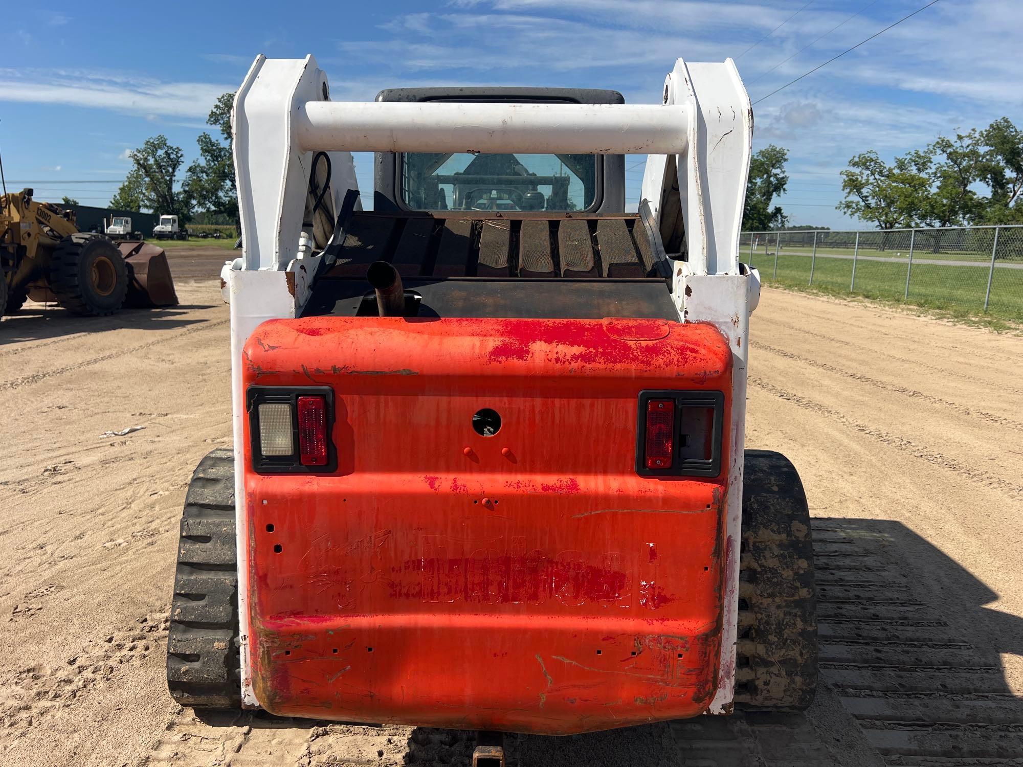 2005 Bobcat T300