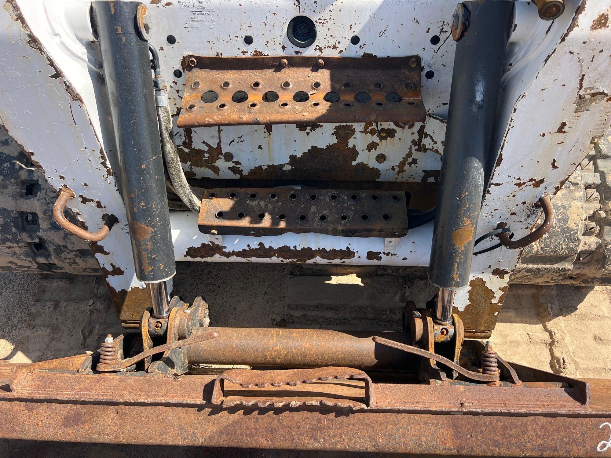 2005 Bobcat T300