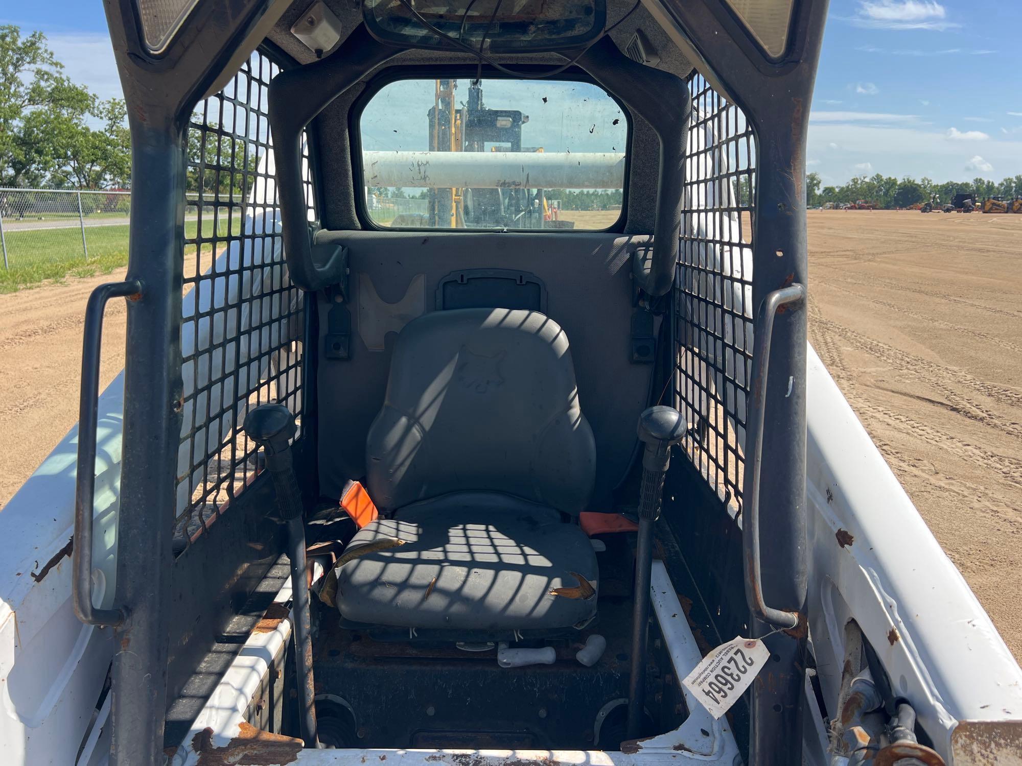 2005 Bobcat T300