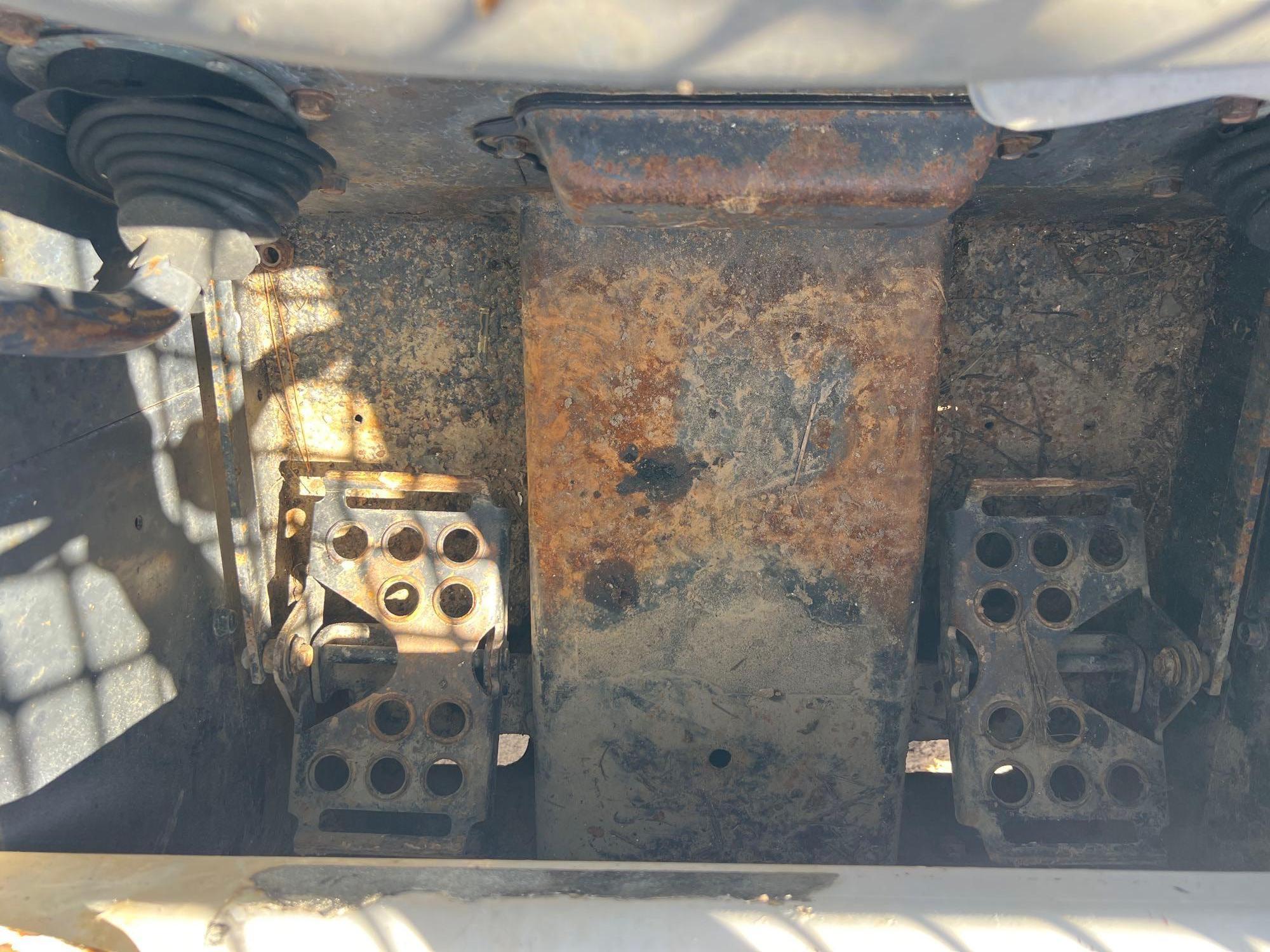 2005 Bobcat T300