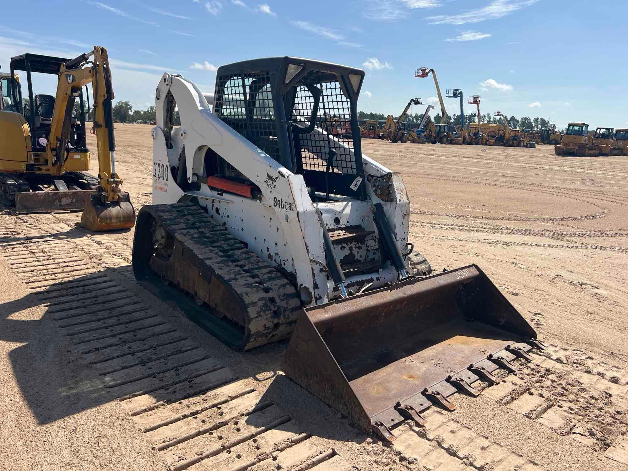 2005 Bobcat T300