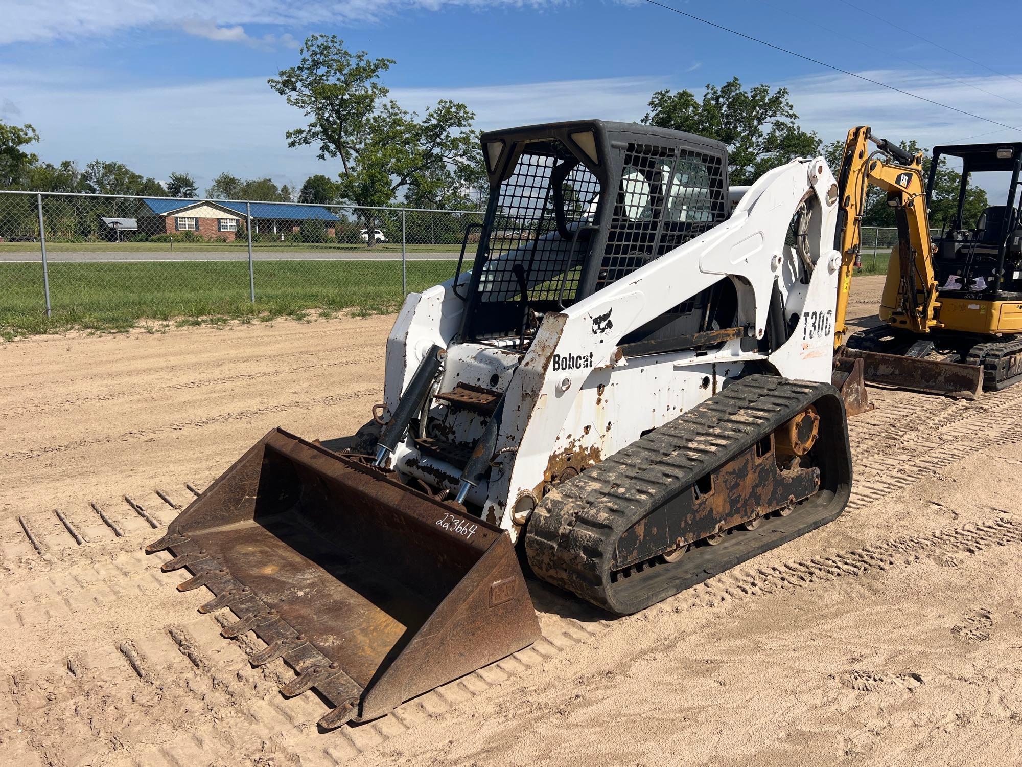2005 Bobcat T300