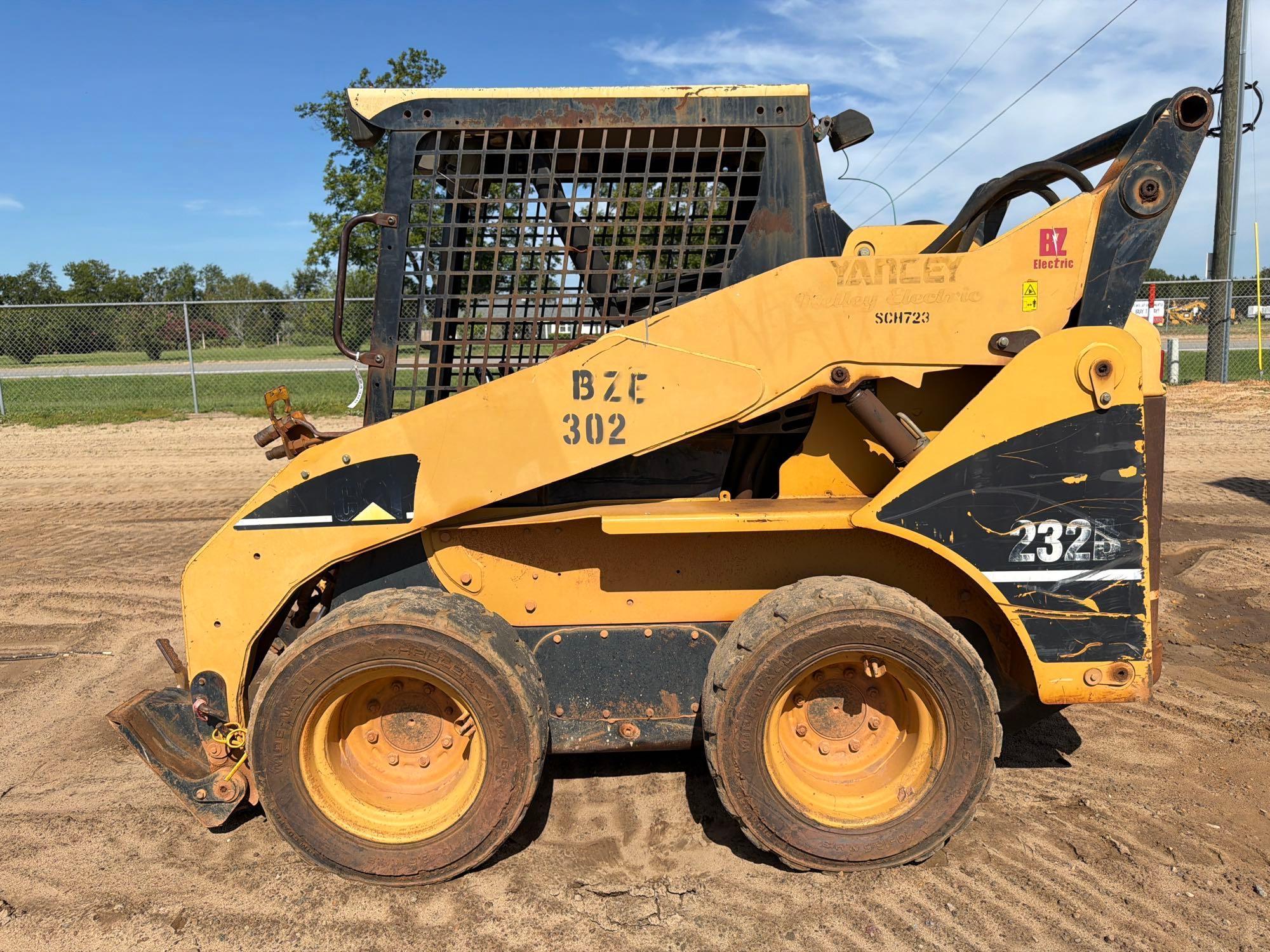 Photo of a  Caterpillar 232B