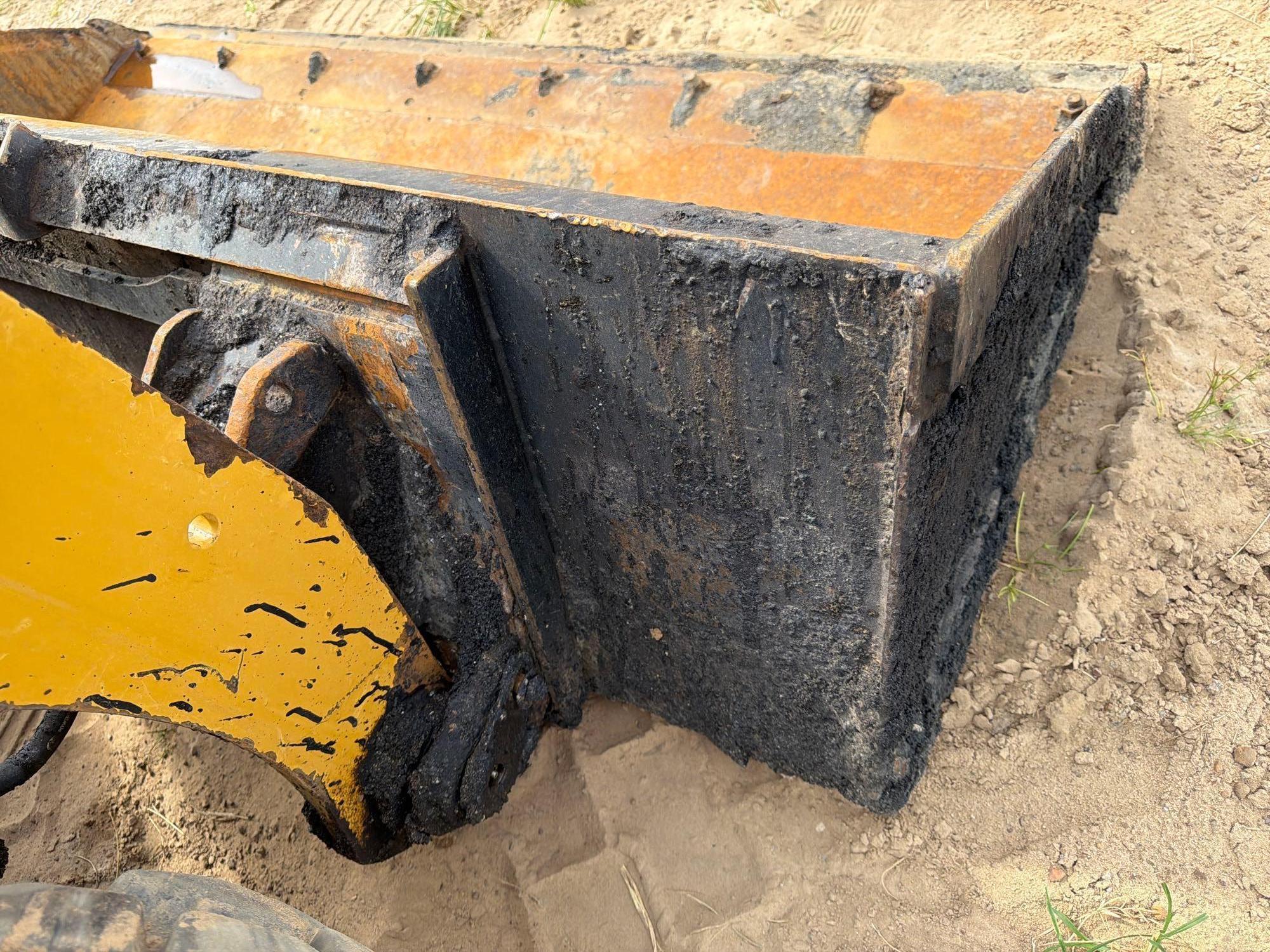 2016 Caterpillar 242