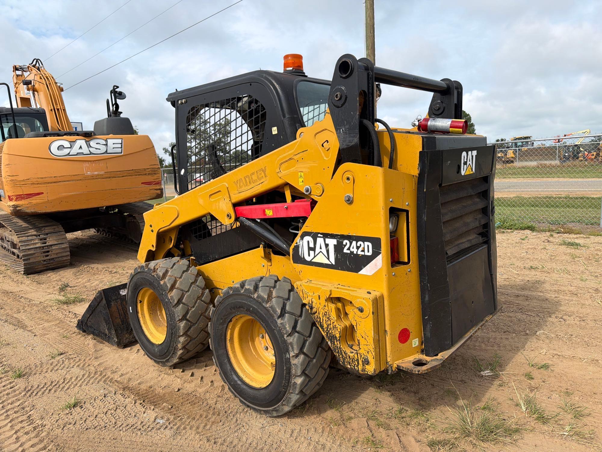 2016 Caterpillar 242