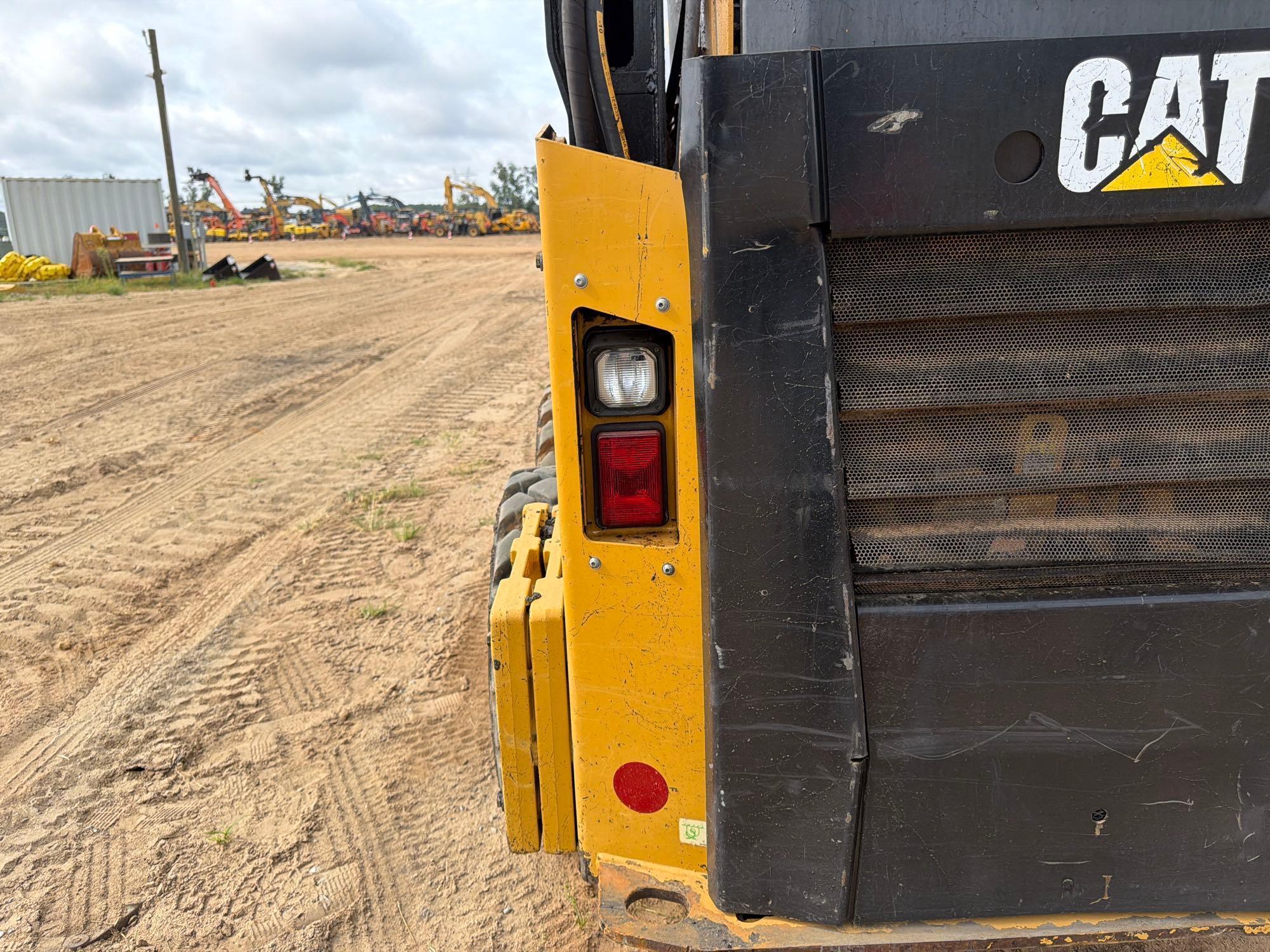 2016 Caterpillar 242