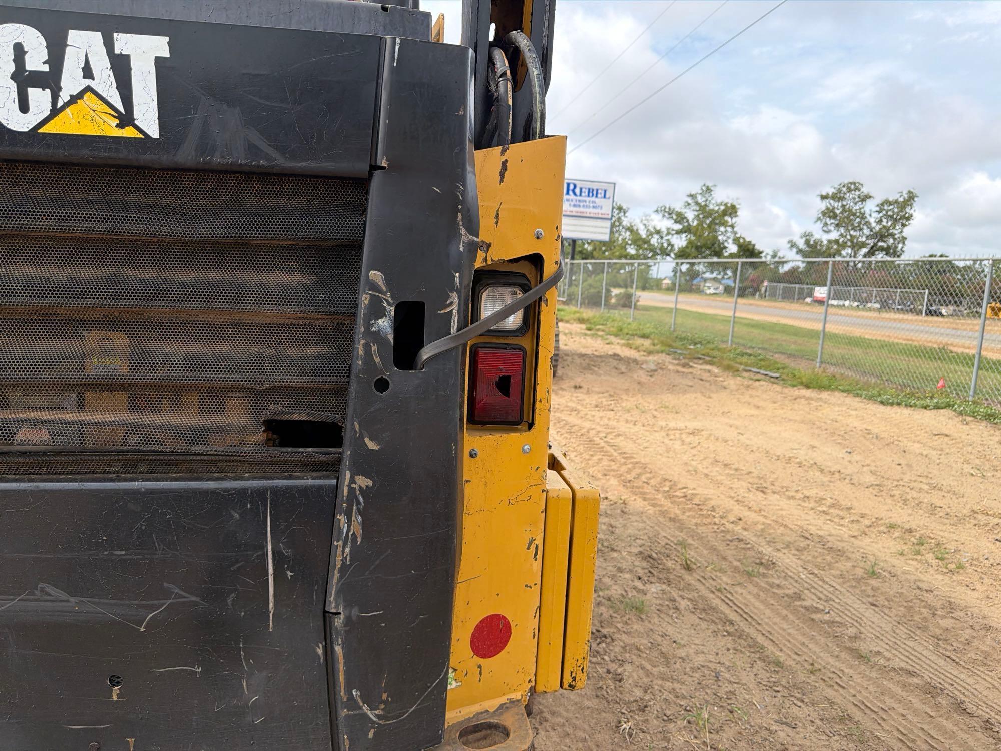 2016 Caterpillar 242