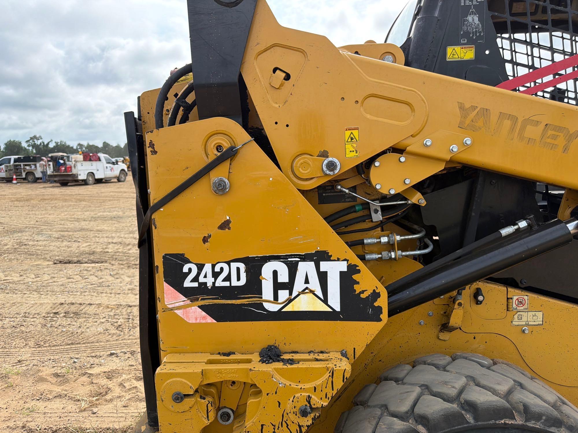 2016 Caterpillar 242