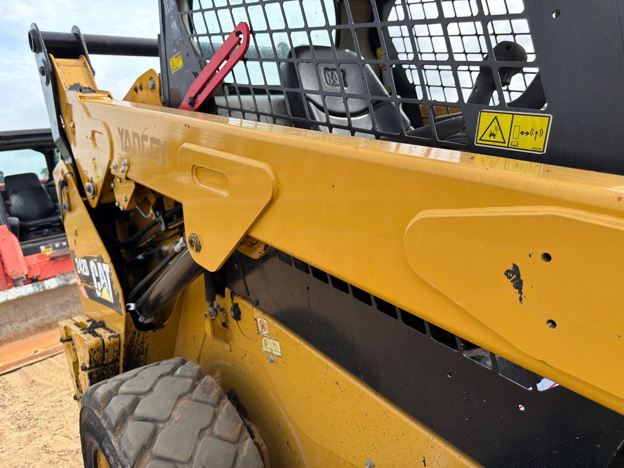 2016 Caterpillar 242