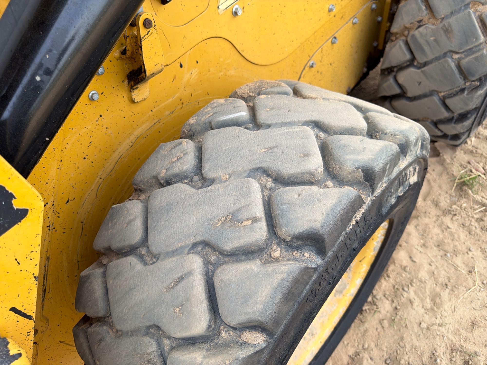 2016 Caterpillar 242