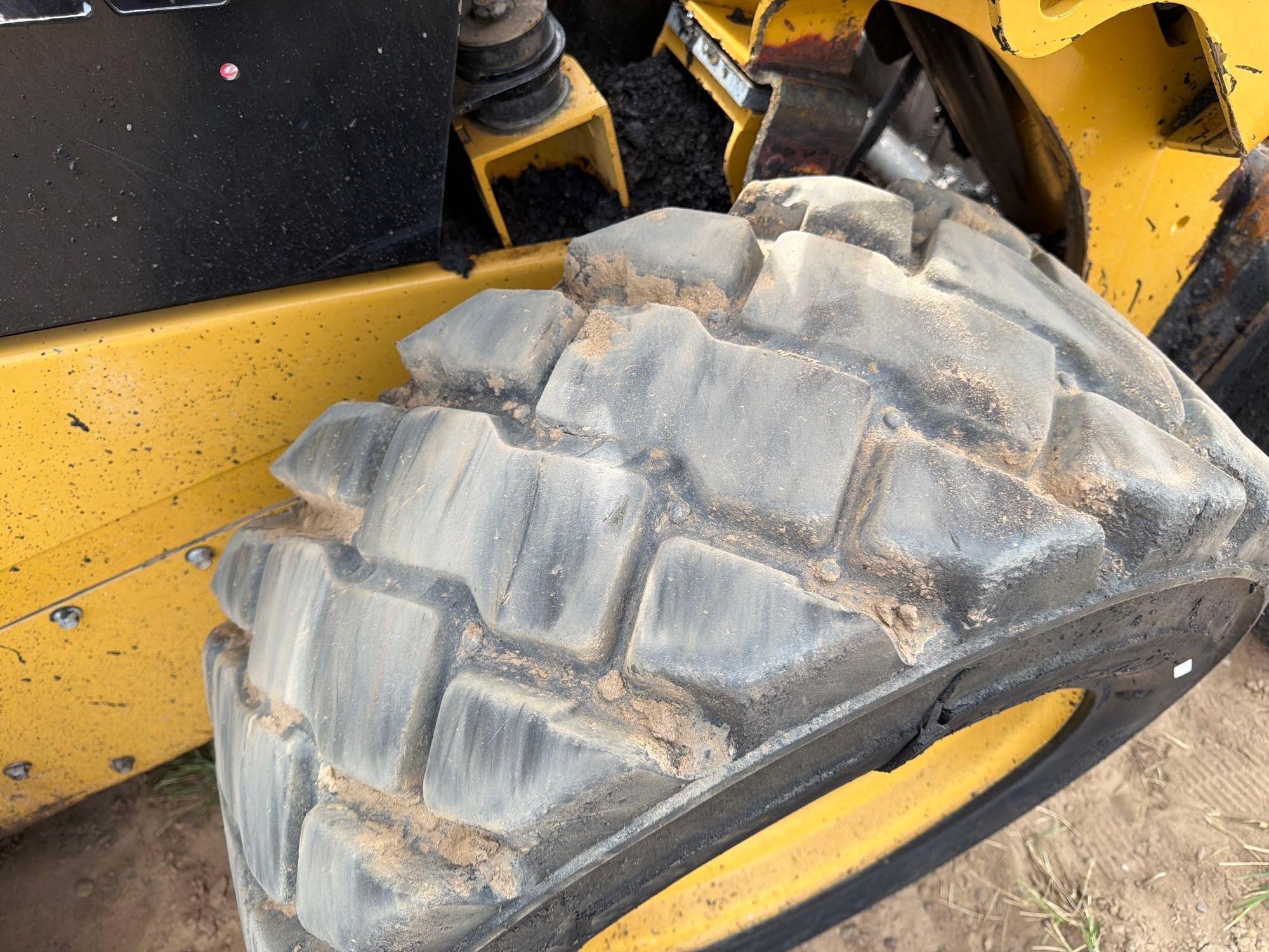 2016 Caterpillar 242