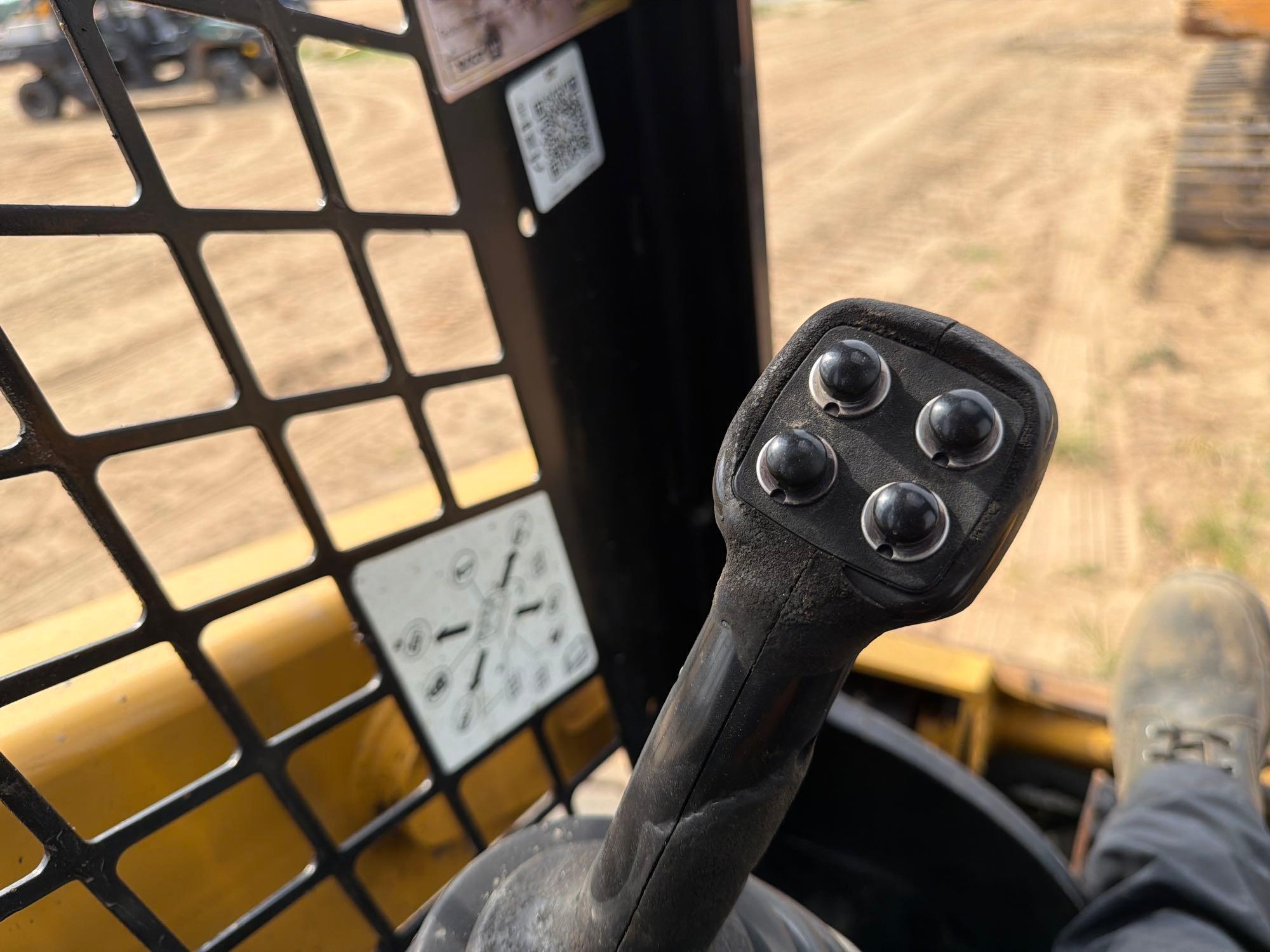 2016 Caterpillar 242