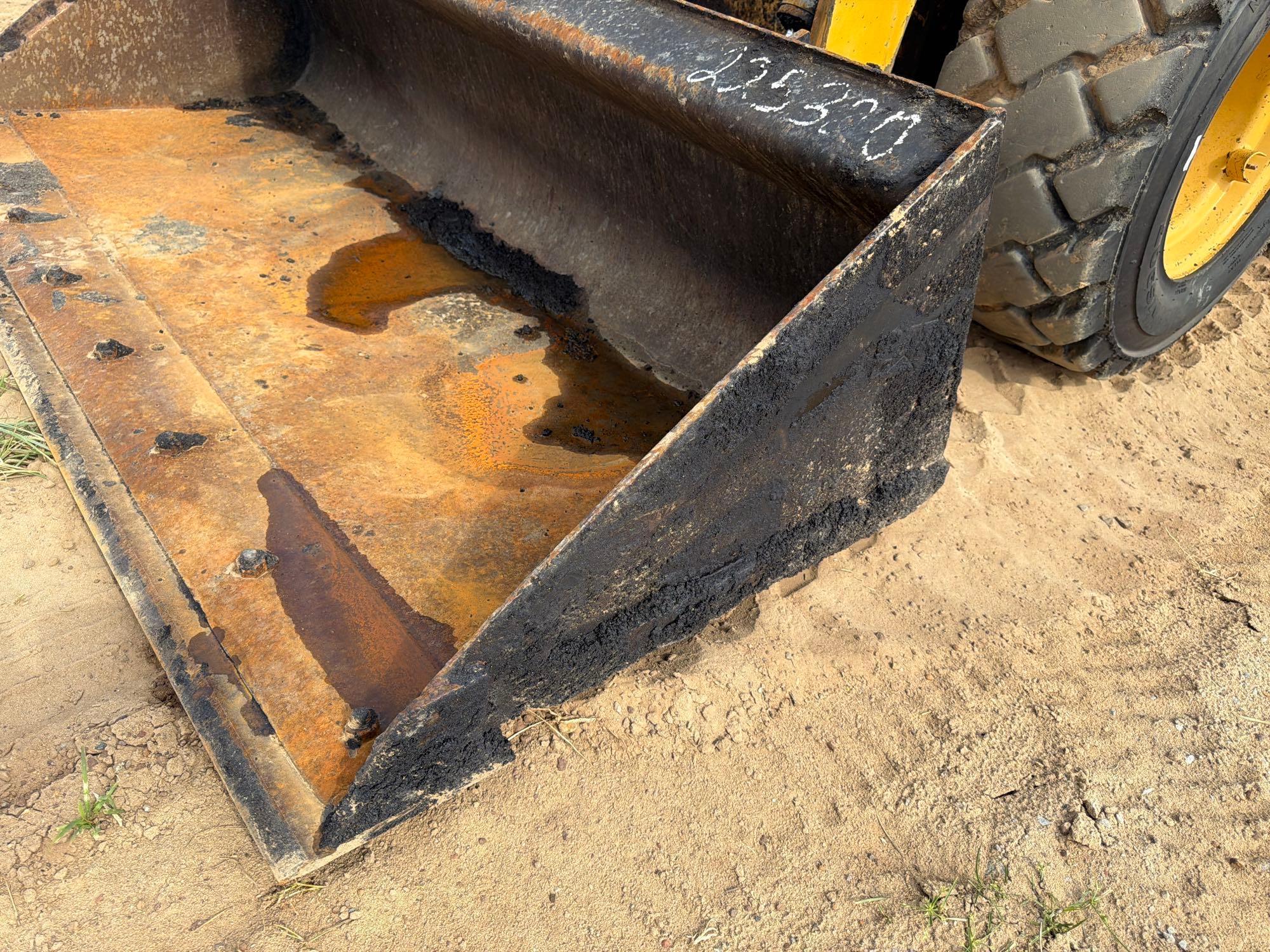 2016 Caterpillar 242