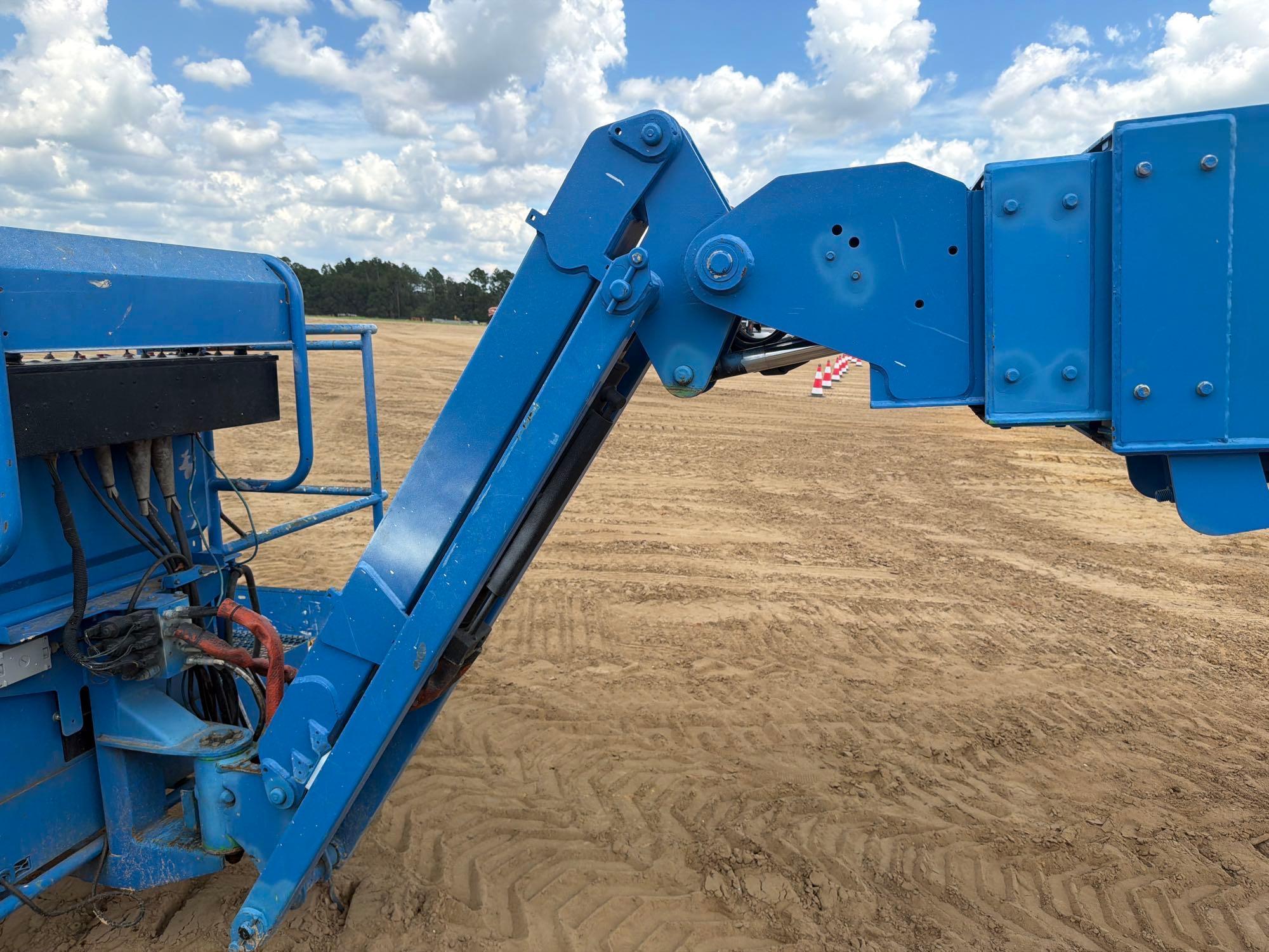 2014 Genie S-85