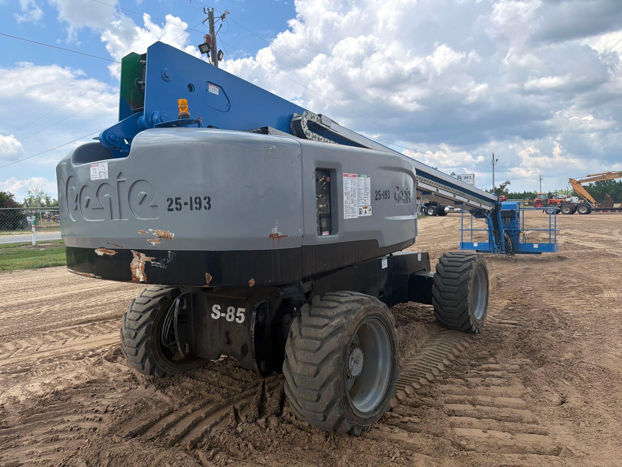 2014 Genie S-85