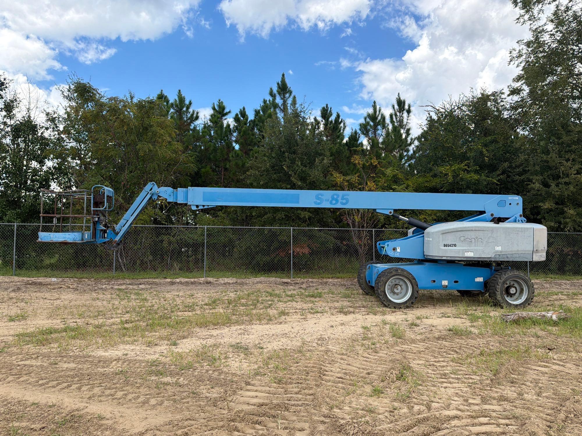 Photo of 2010 Genie S-85