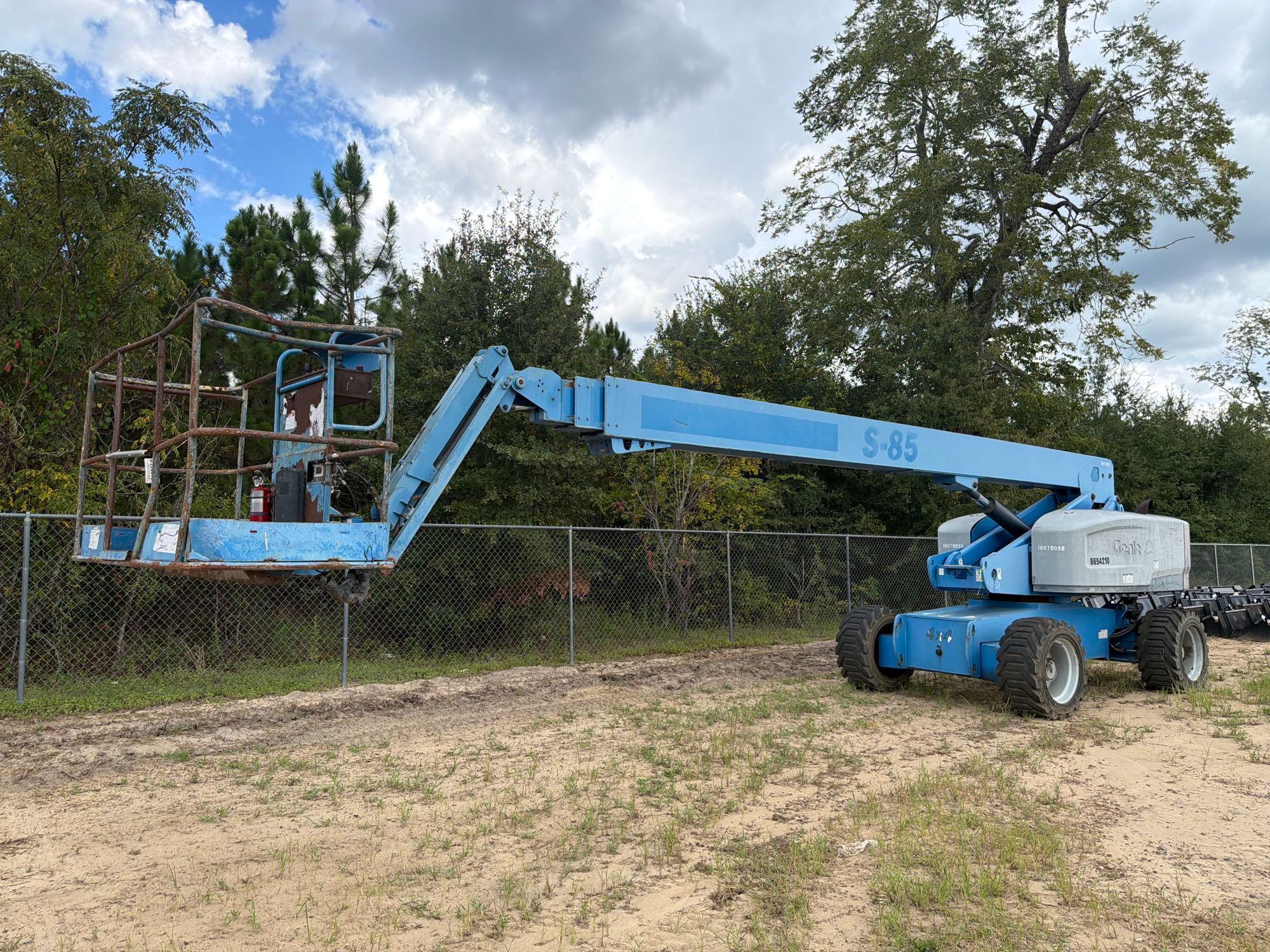 2010 Genie S-85