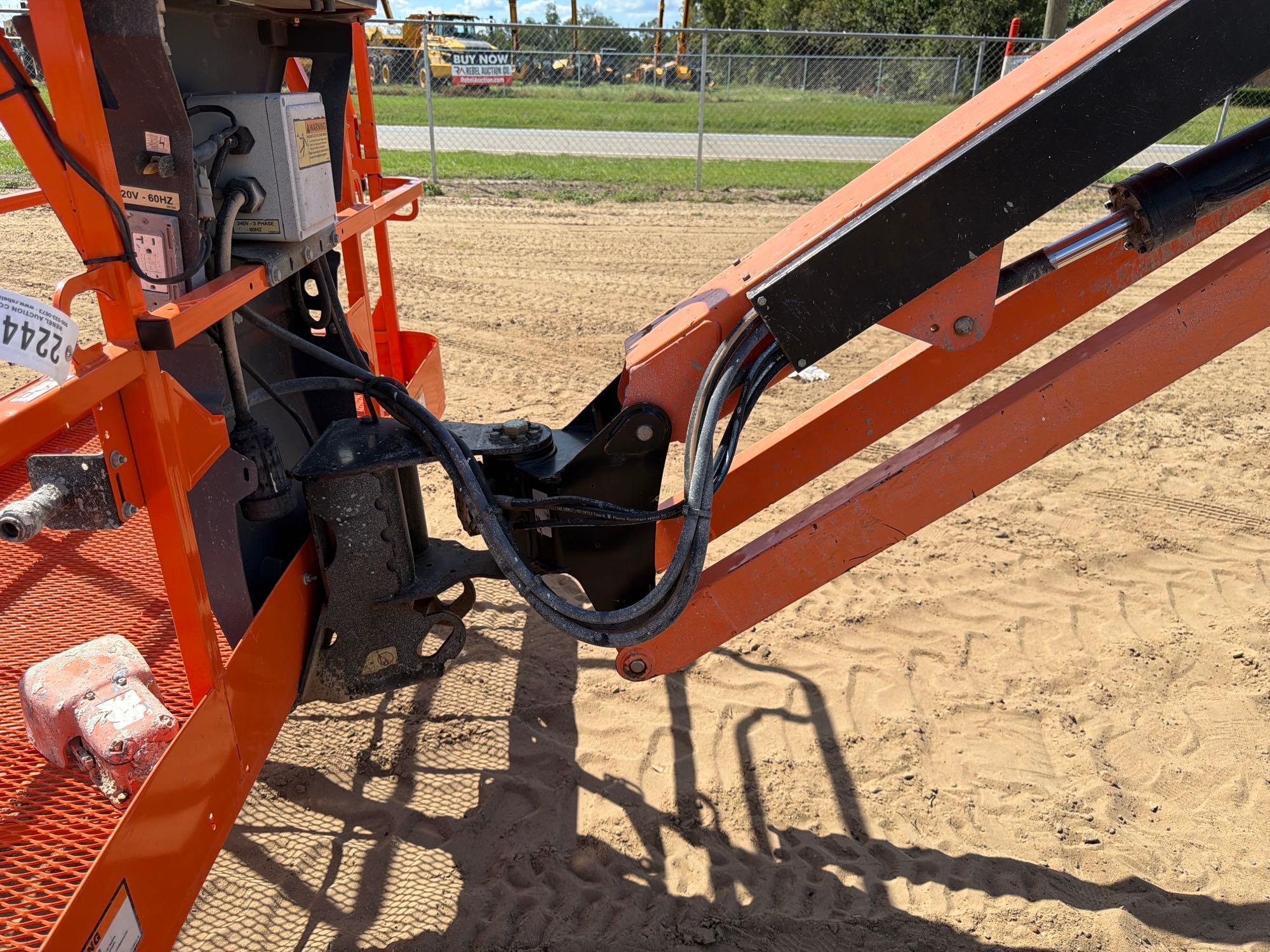 JLG 660S
