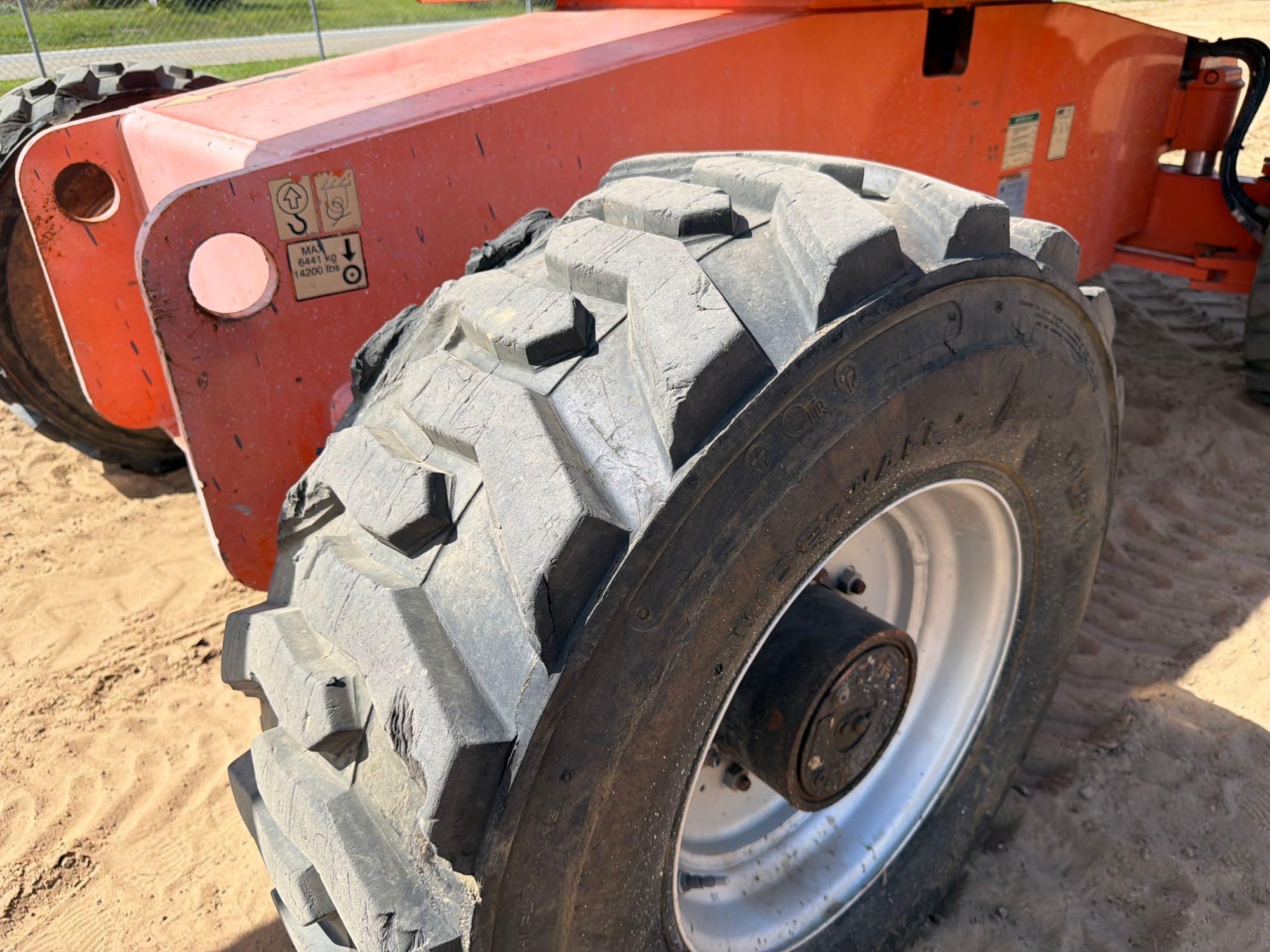 JLG 660S