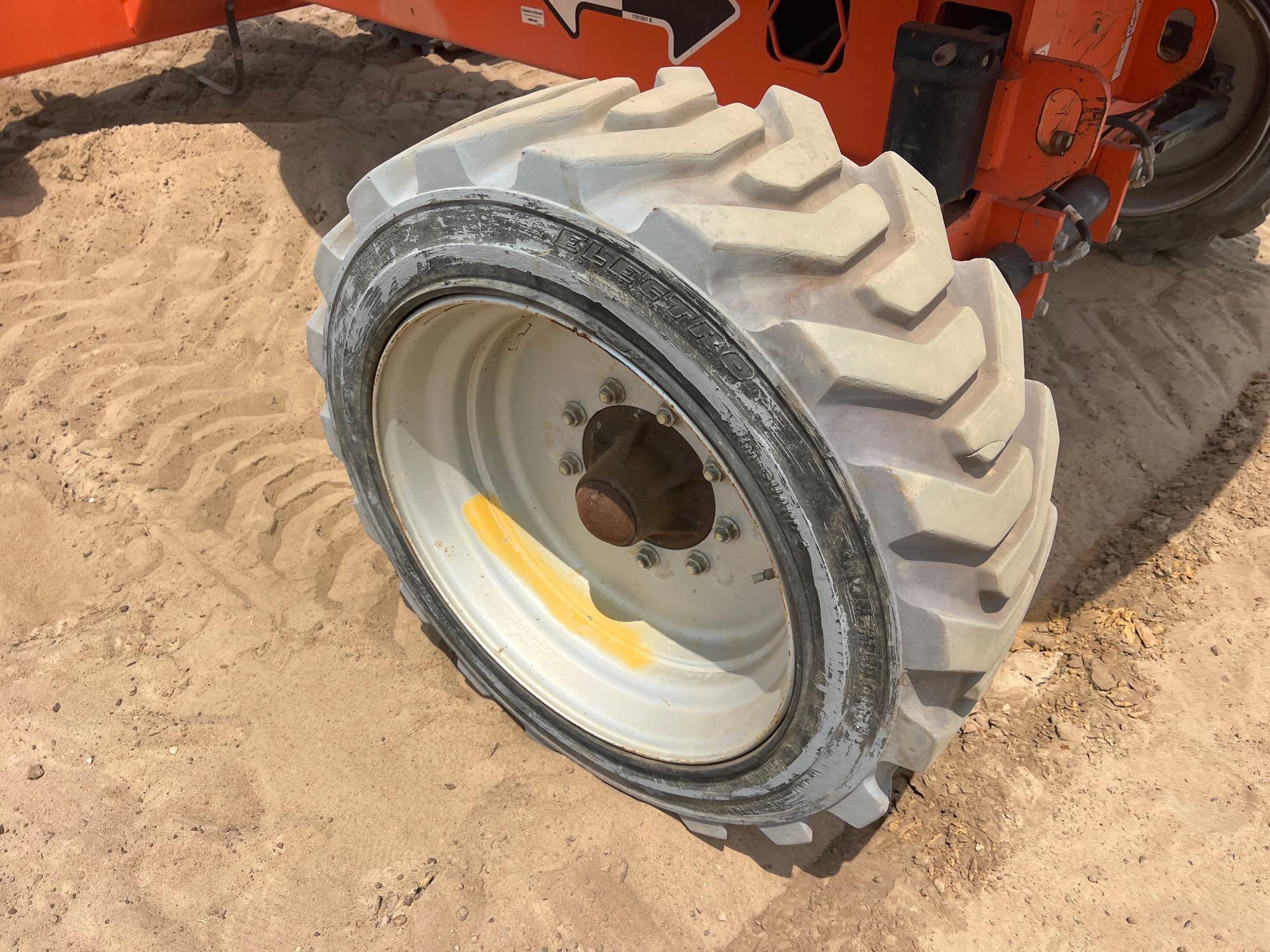 JLG M600JP