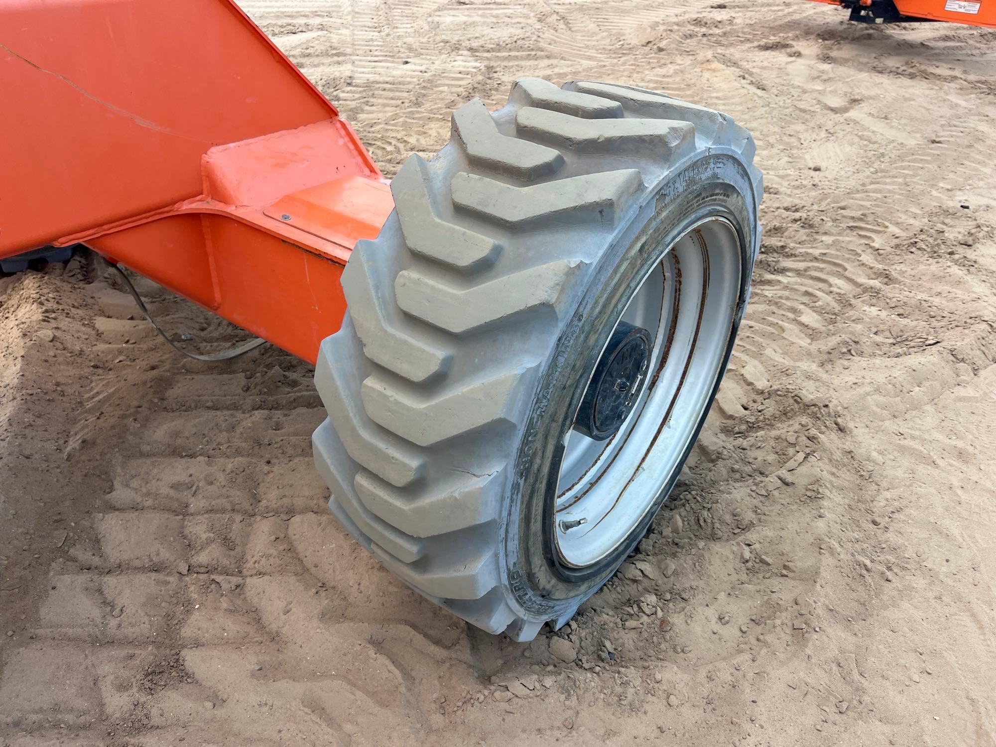 JLG M600JP