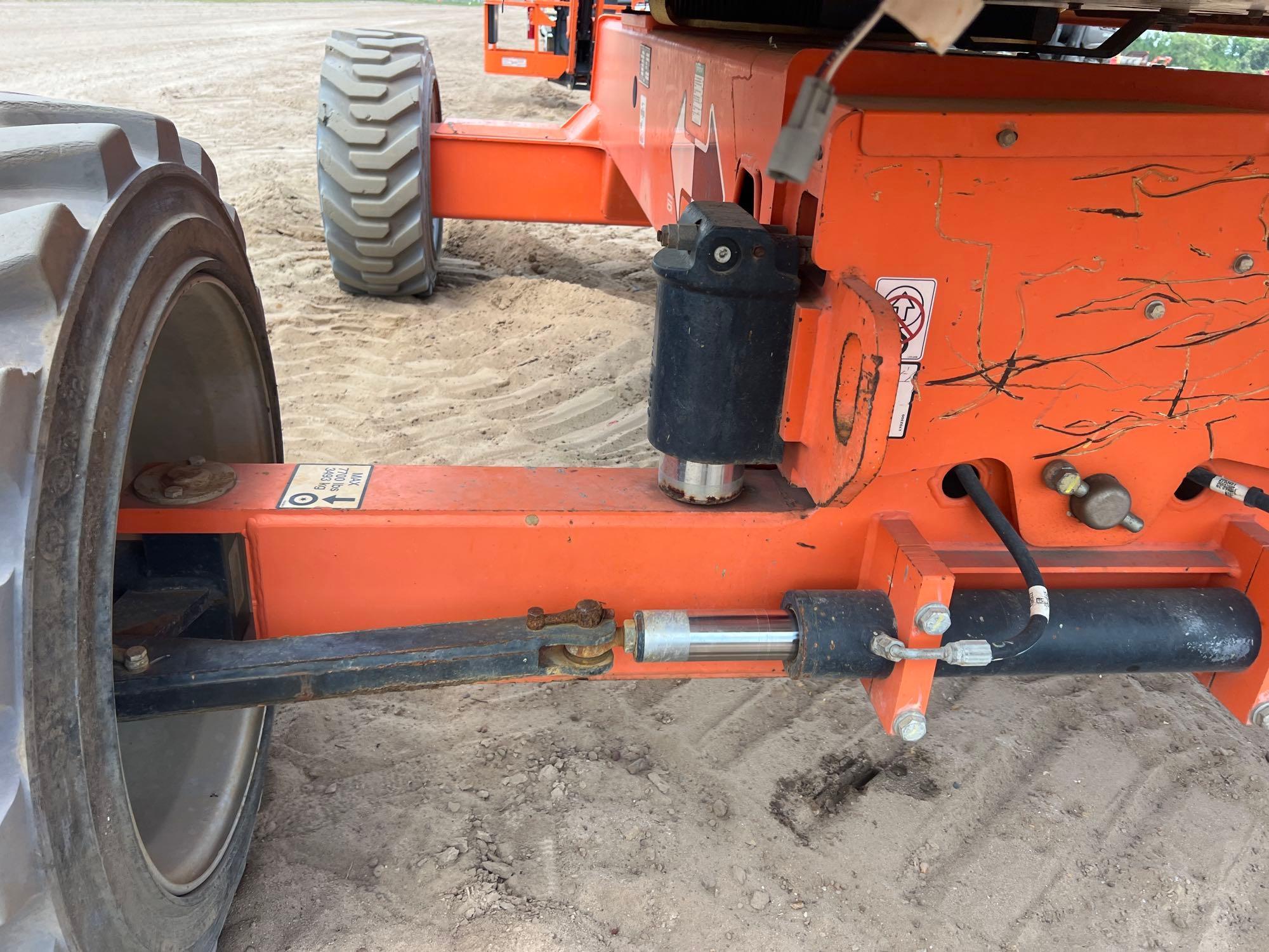 JLG M600JP
