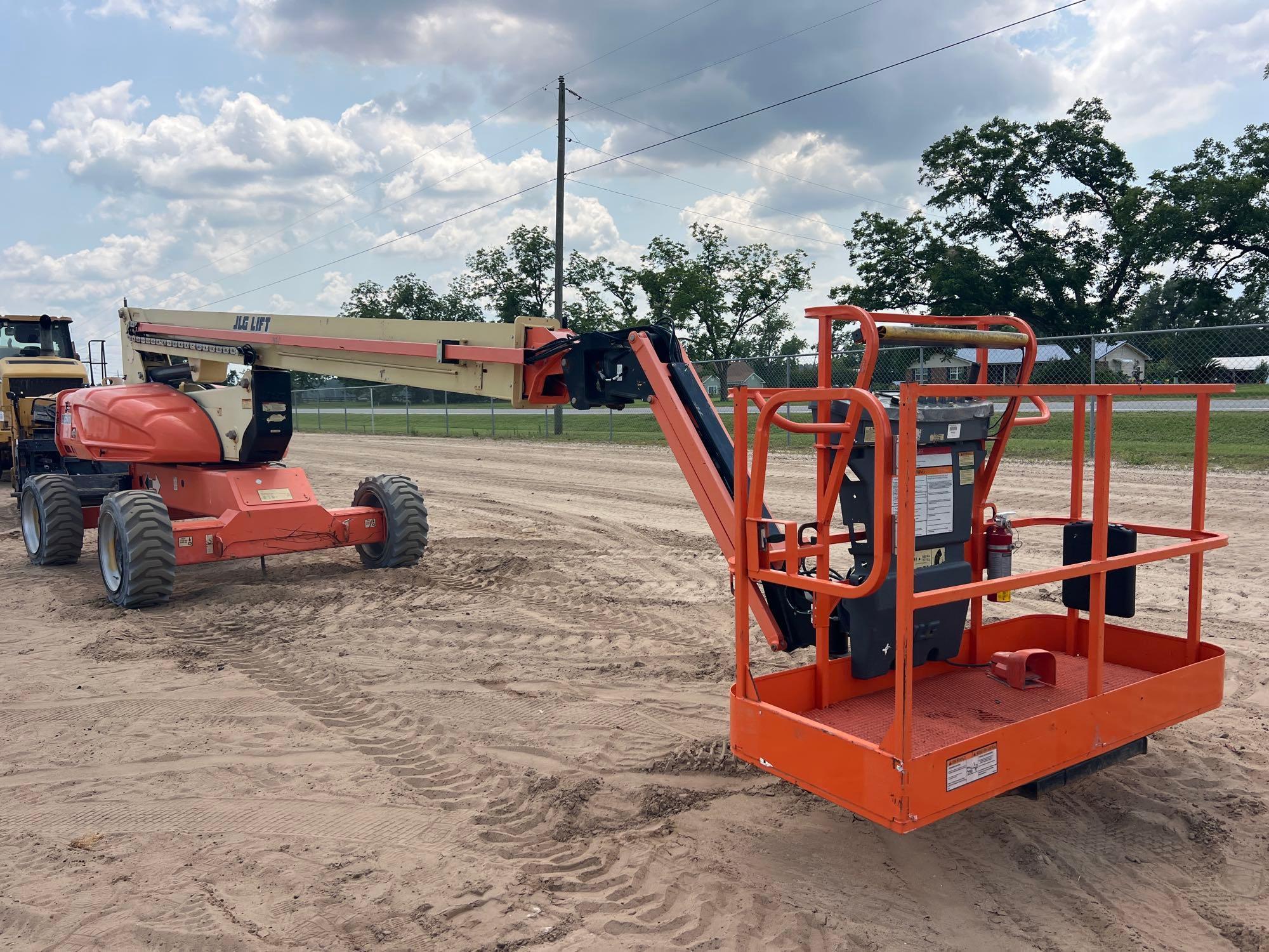 JLG M600JP