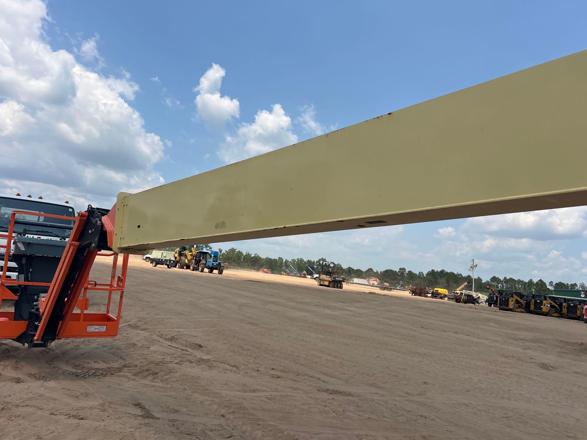 JLG M600JP