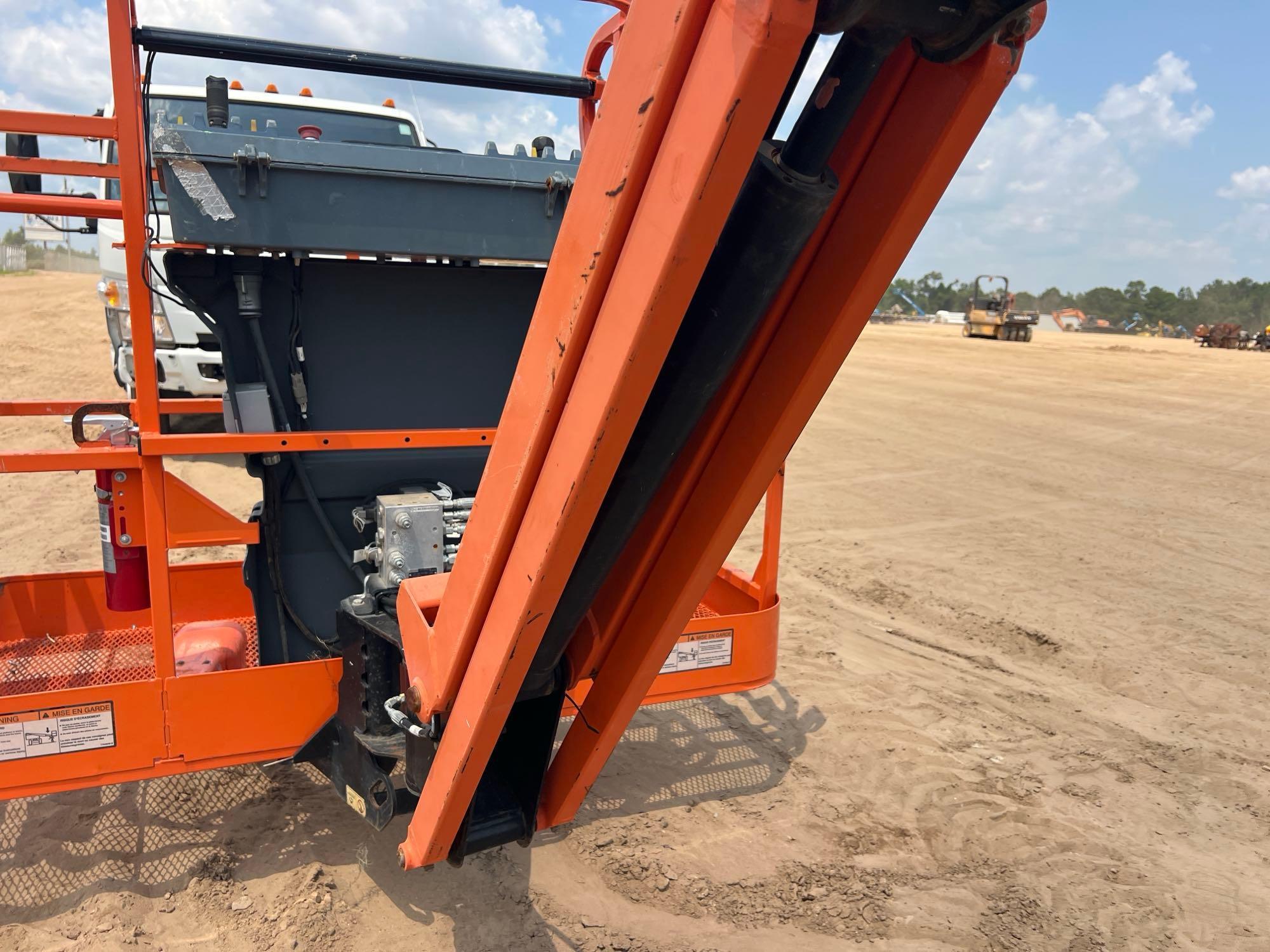 JLG M600JP